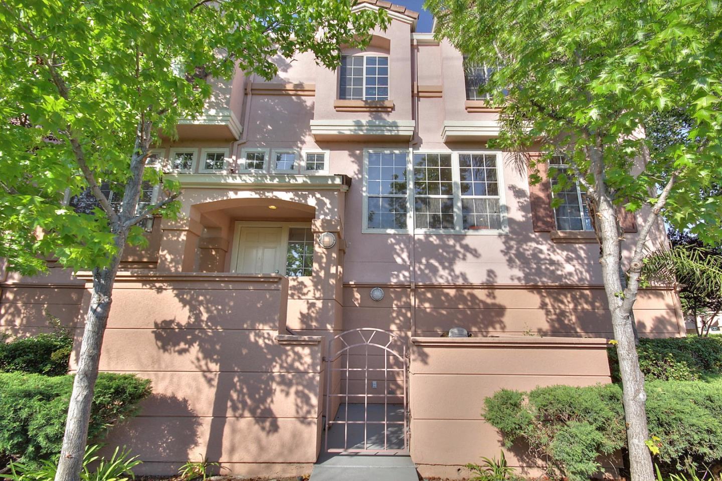 Milpitas, CA 95035 649,000 www.calhomes.info MLS81466318