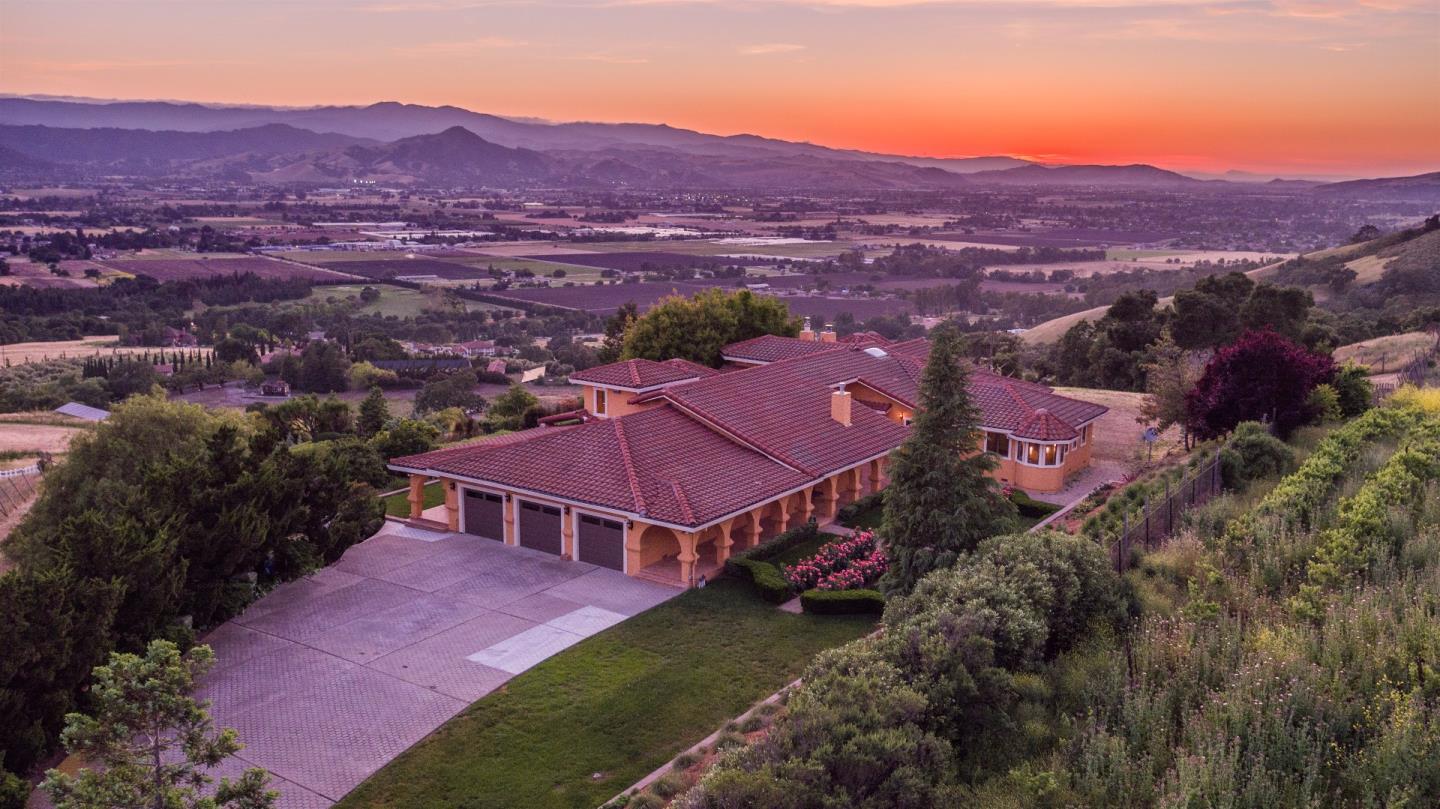 3055 Paseo Vista Ave, San Martin, CA 95046 6 Beds 4 Baths (Sold