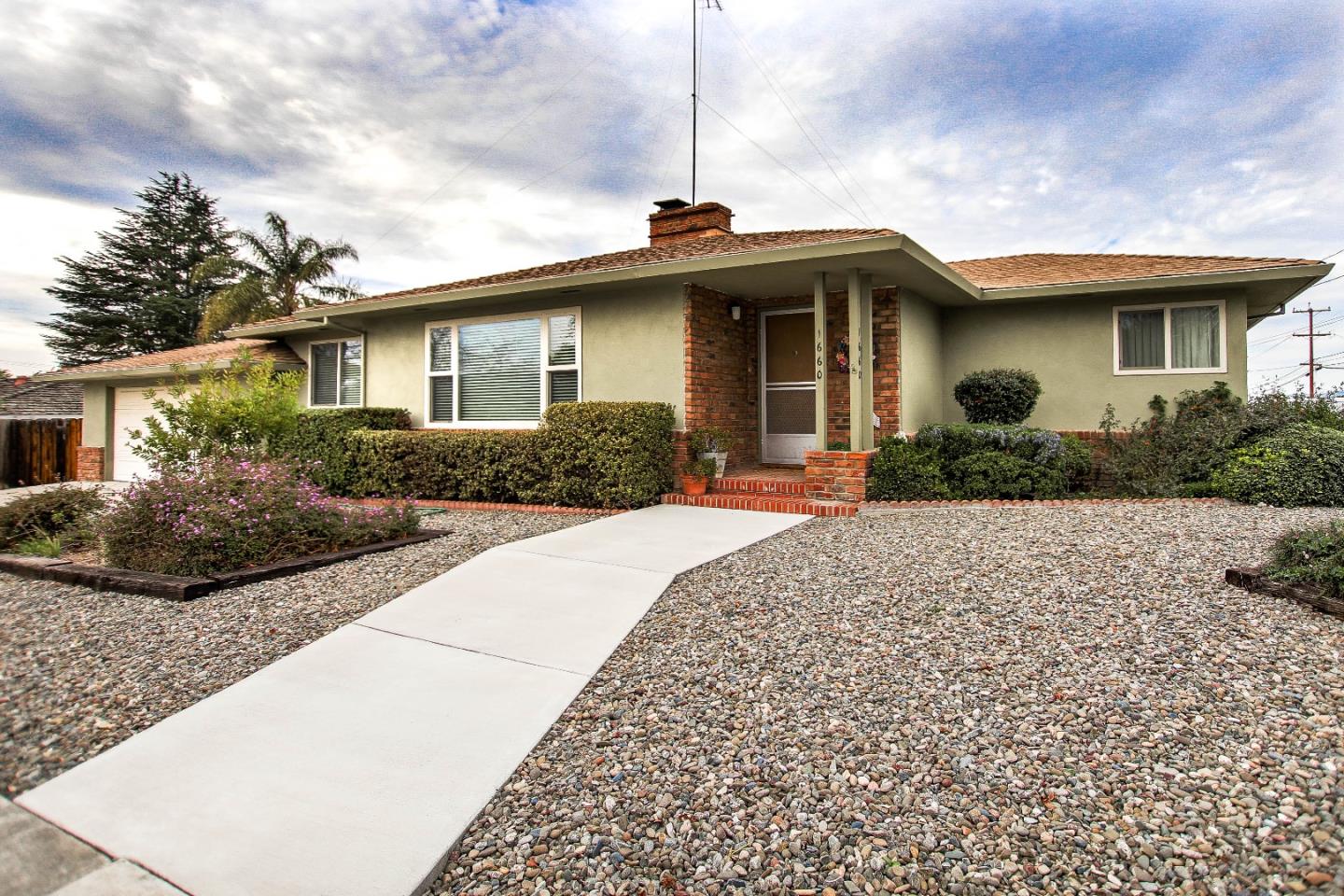 1660 Valley View Rd, Hollister, CA 95023 3 Beds 2/1 Baths (Sold