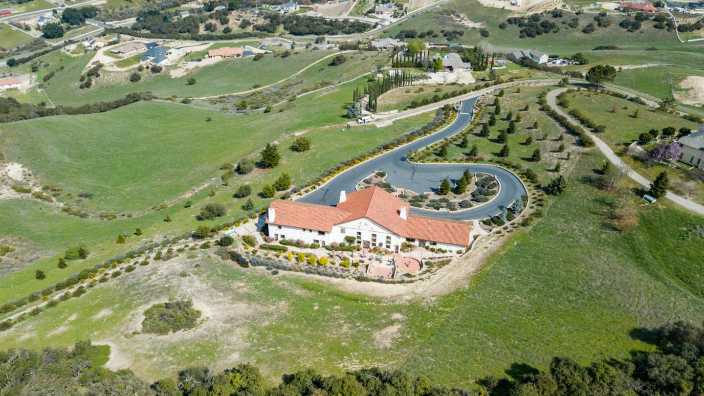 44770 Sun Valley Dr, King City, CA 93930 4 Beds 5/2 Baths (Expired