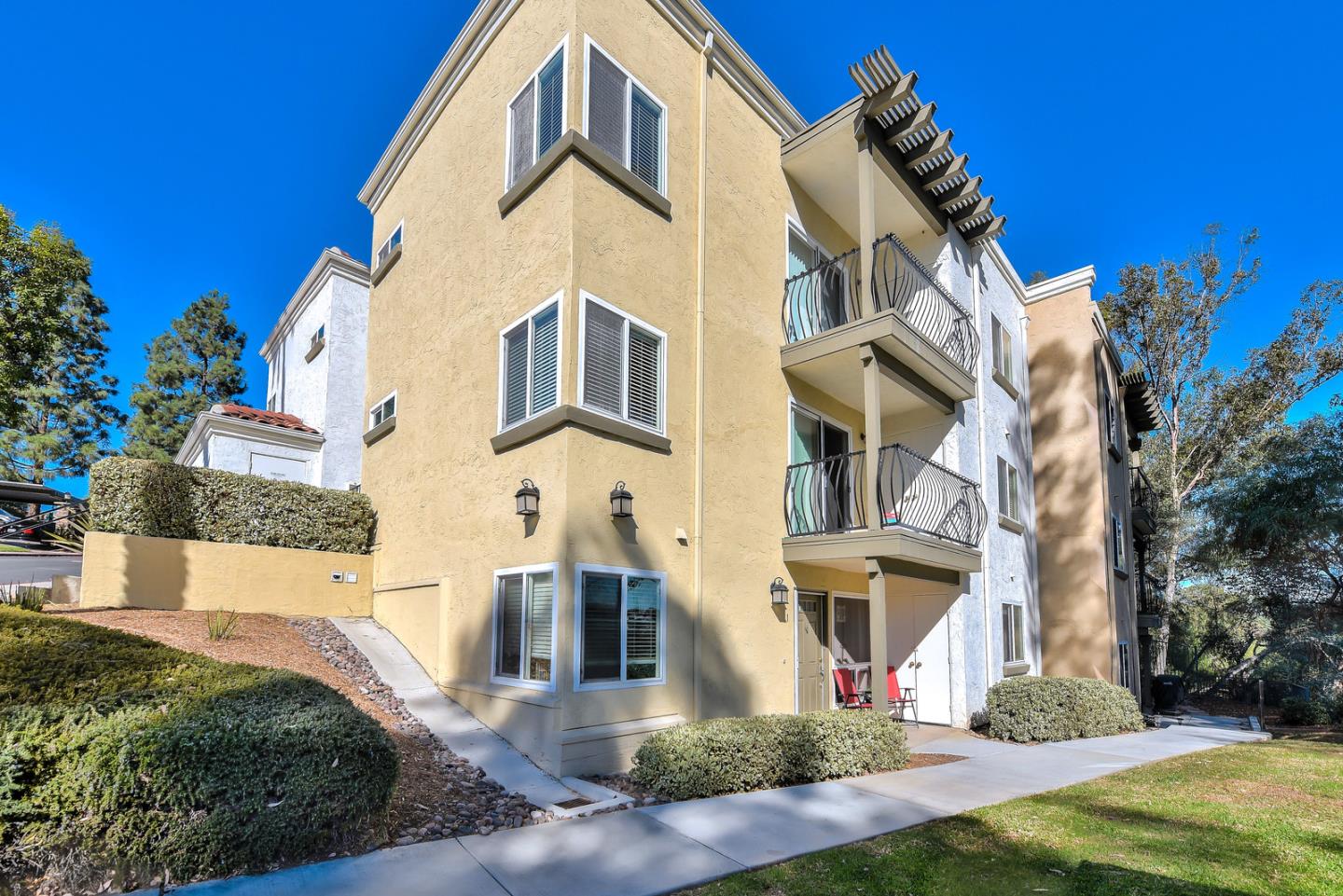 Detail Gallery Image 1 of 1 For 3635 Ash St #7,  San Diego,  CA 92105 - 2 Beds | 2 Baths