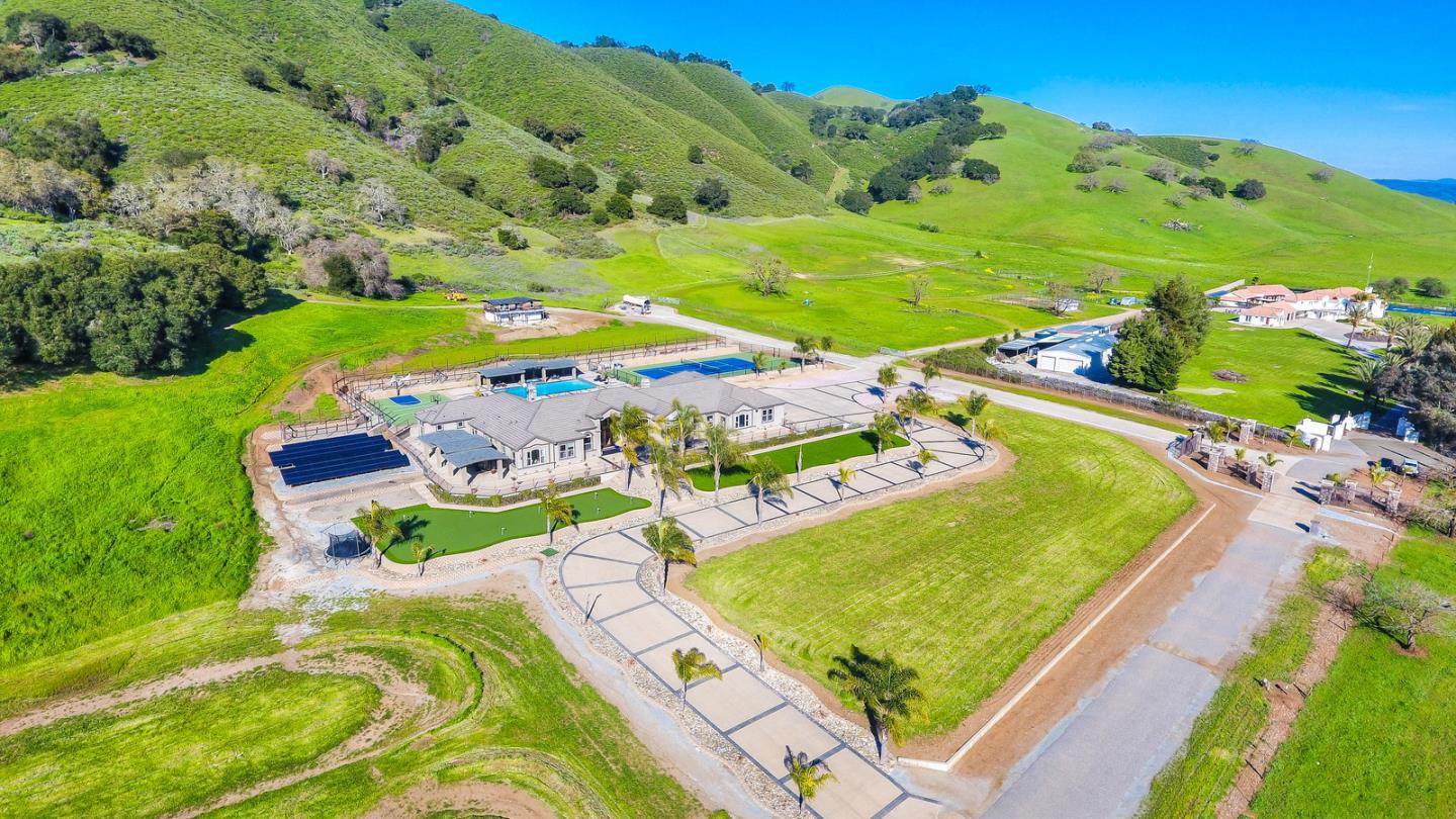 2995 Day Rd, Gilroy, CA 95020 5 Beds 4 Baths (Active) ML81735267