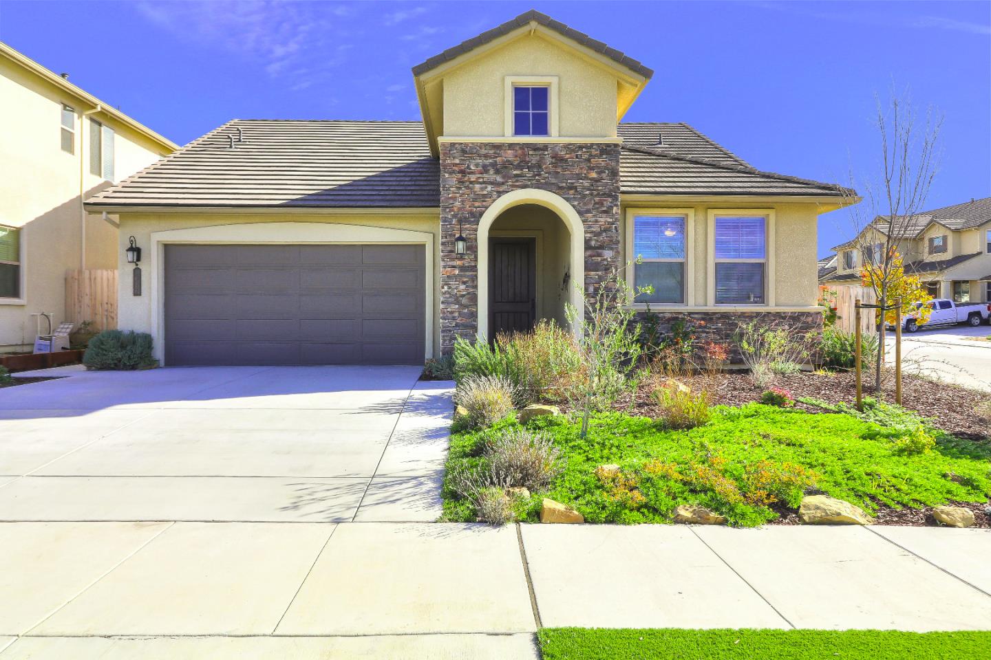 1667 Santana Ranch Dr, Hollister, CA 95023 3 Beds 2 Baths (Sold