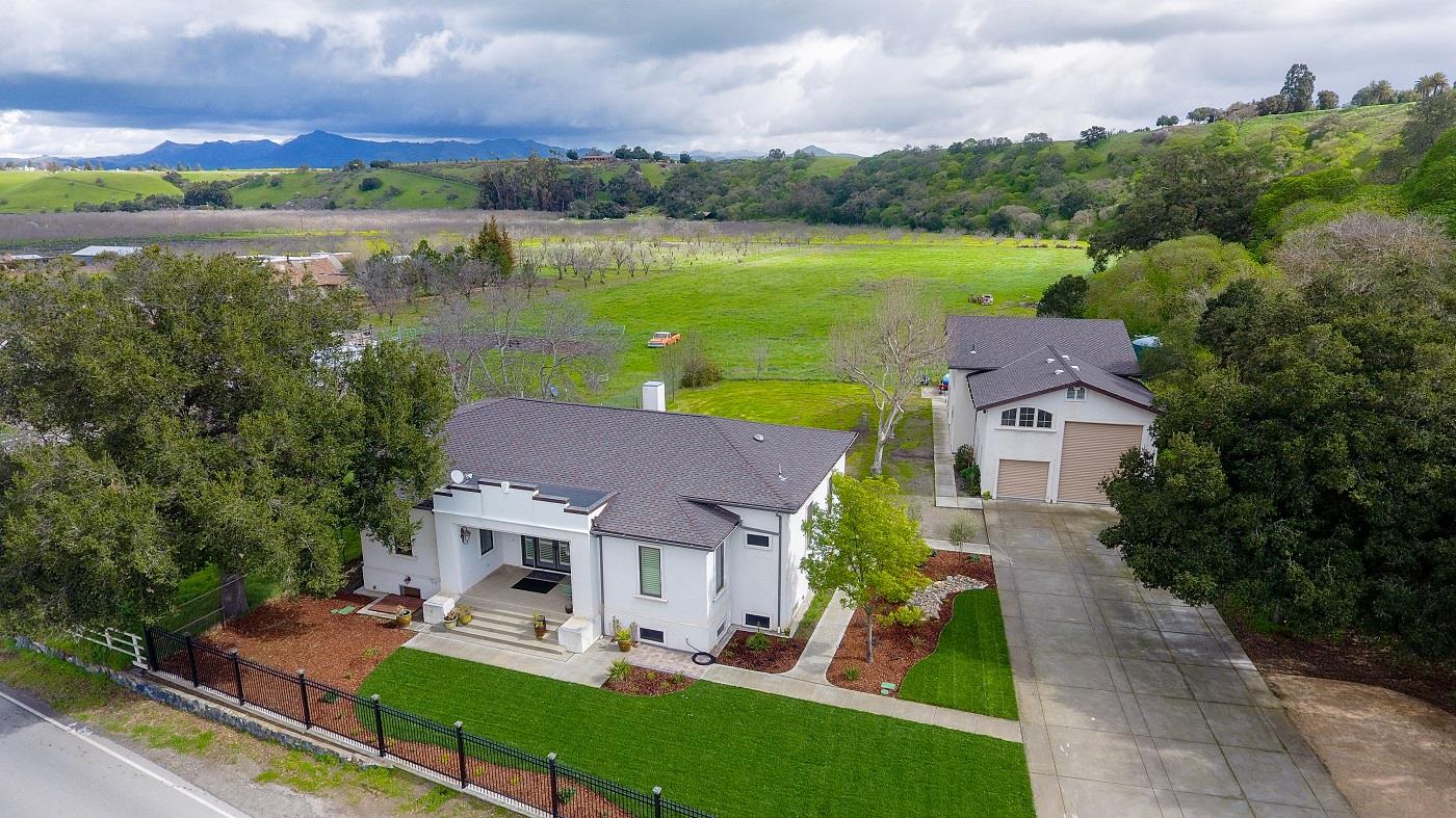 5471 Southside Rd, Hollister, CA, 95023 3 Beds 3/1 Baths (Active