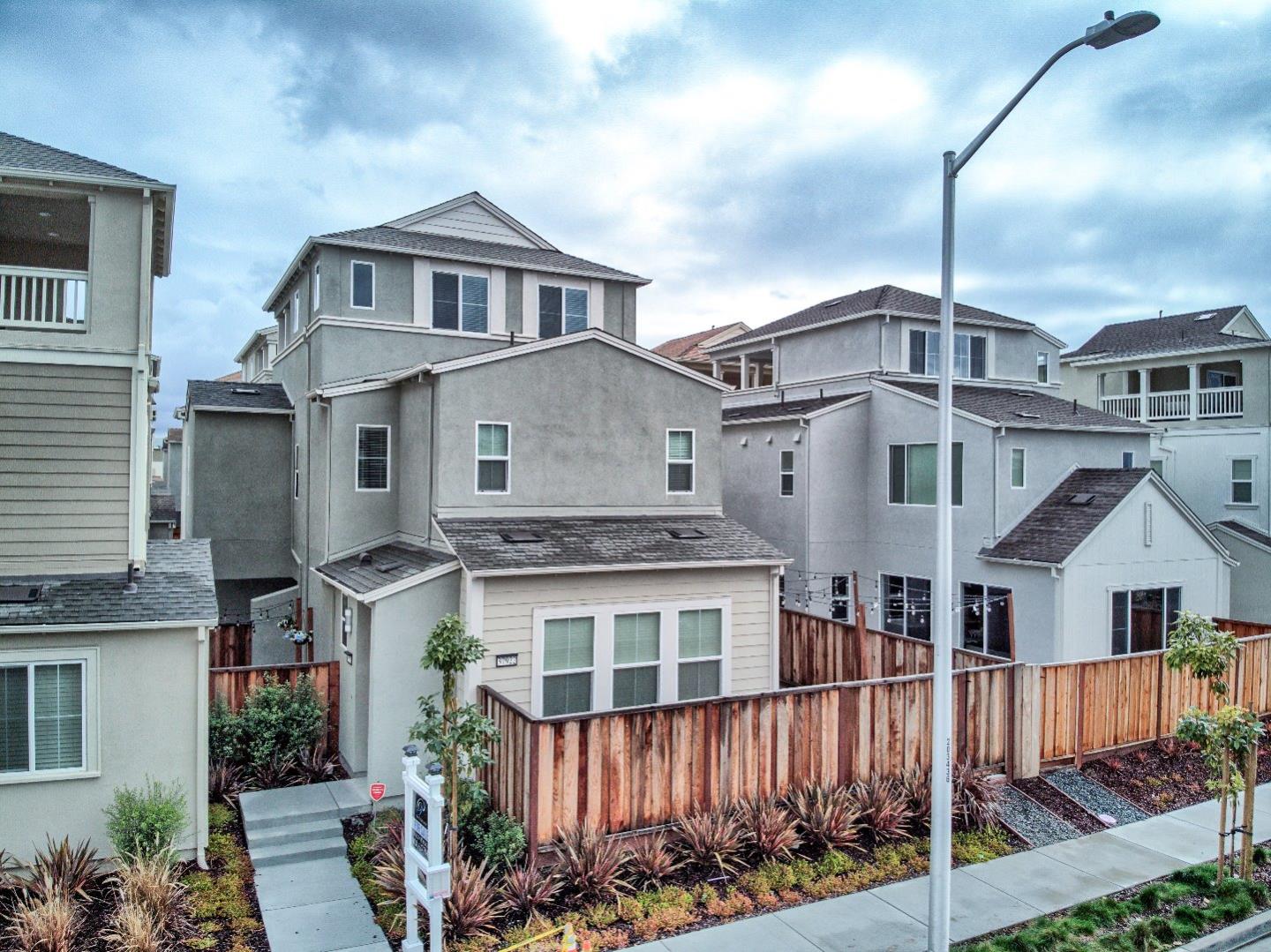 Detail Gallery Image 1 of 1 For 37922 Spring Tide Rd, Newark,  CA 94560 - 4 Beds | 2/1 Baths