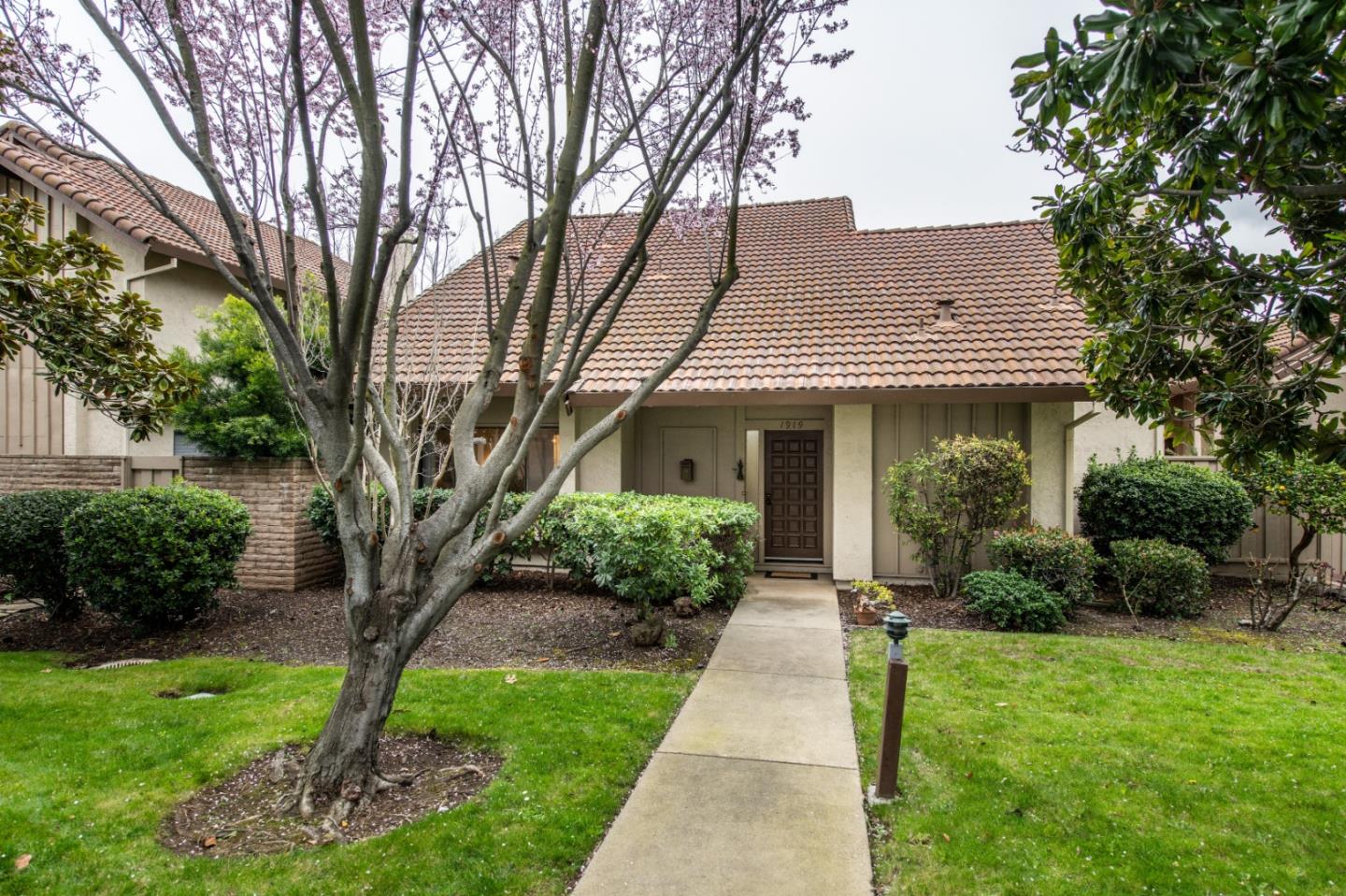 Detail Gallery Image 1 of 1 For 1919 Milano Way, Mountain View,  CA 94040 - 2 Beds | 2/1 Baths