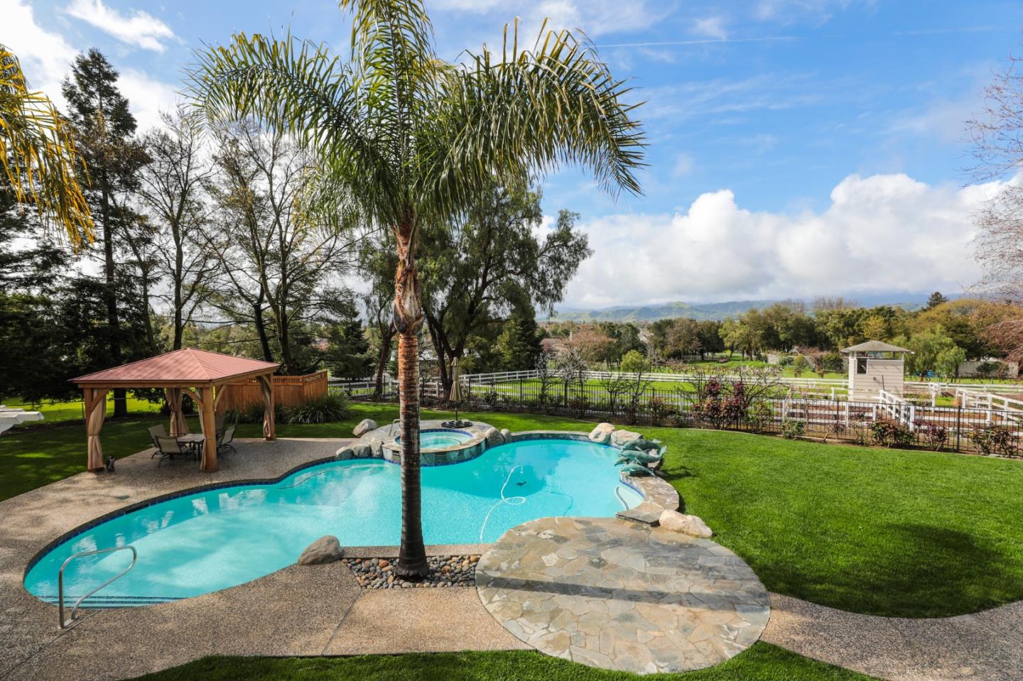 2100 Vincent Dr, San Martin, CA 95046 5 Beds 3/1 Baths (Expired) ML81743556 MLSL