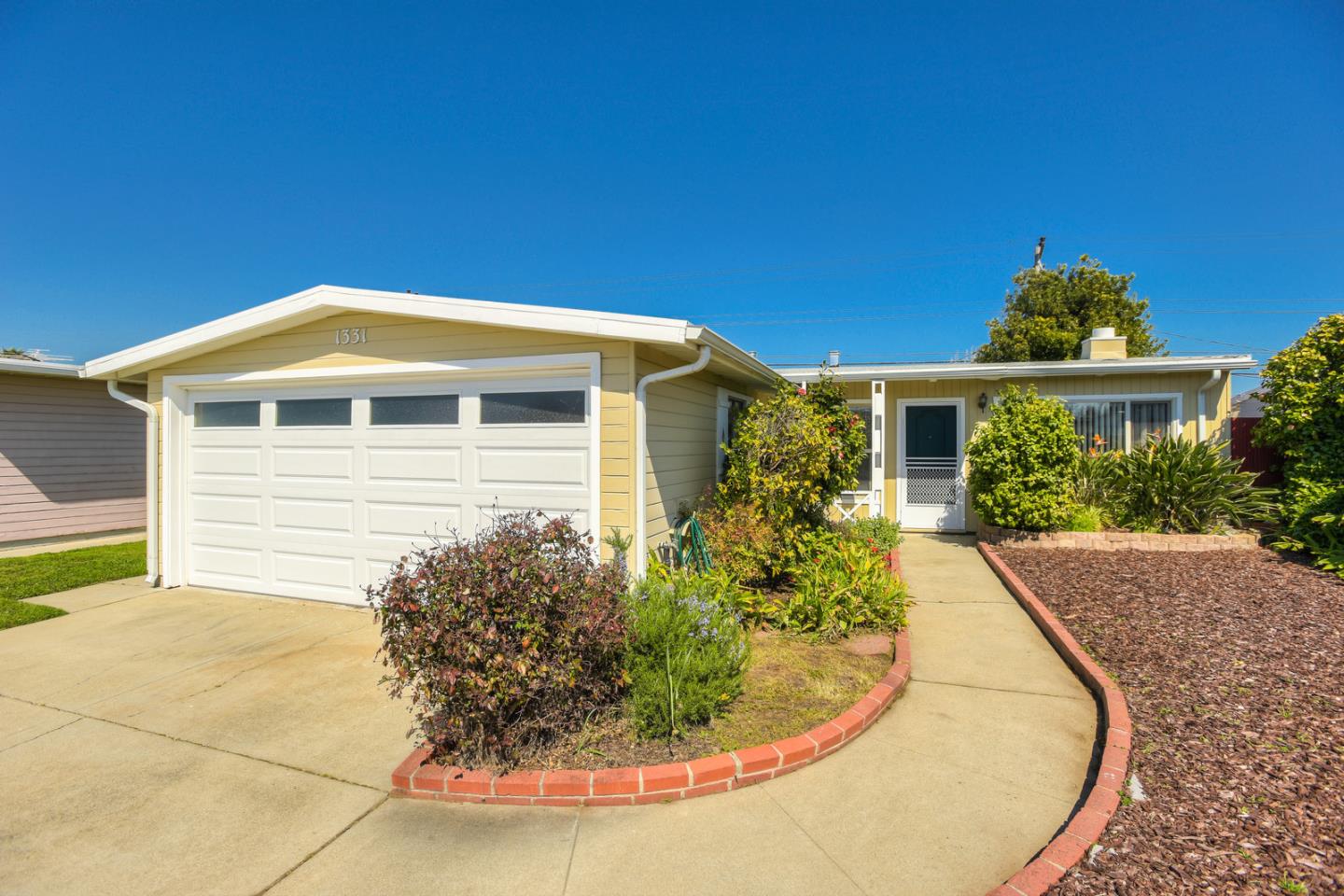 Detail Gallery Image 1 of 1 For 1331 Dix St, San Mateo,  CA 94401 - 3 Beds | 2 Baths