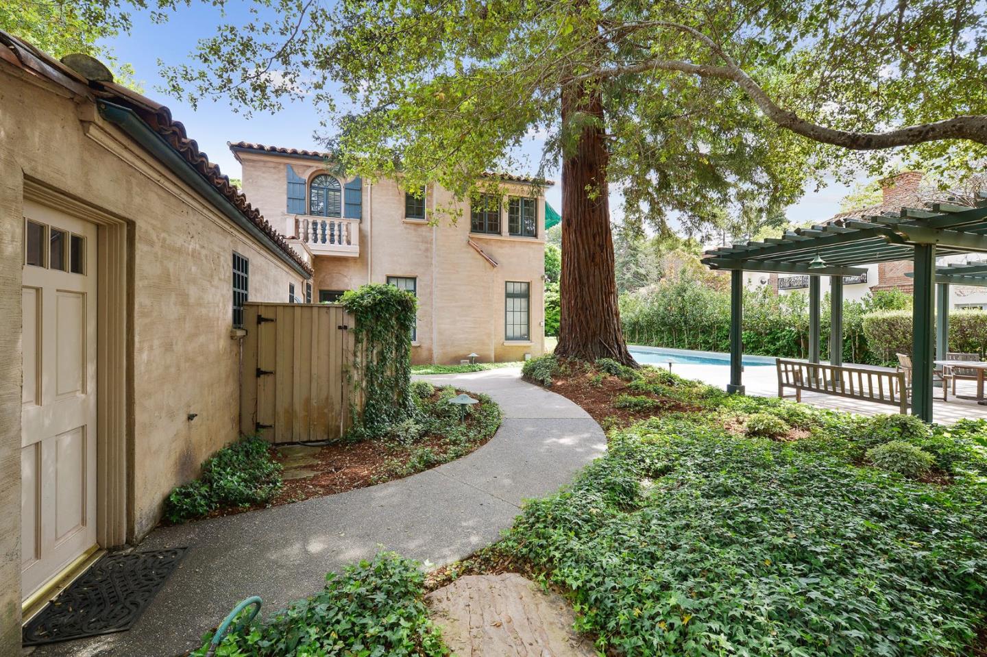 1600 Bryant ST, Palo Alto, CA 94301 Sotheby's International Realty, Inc.