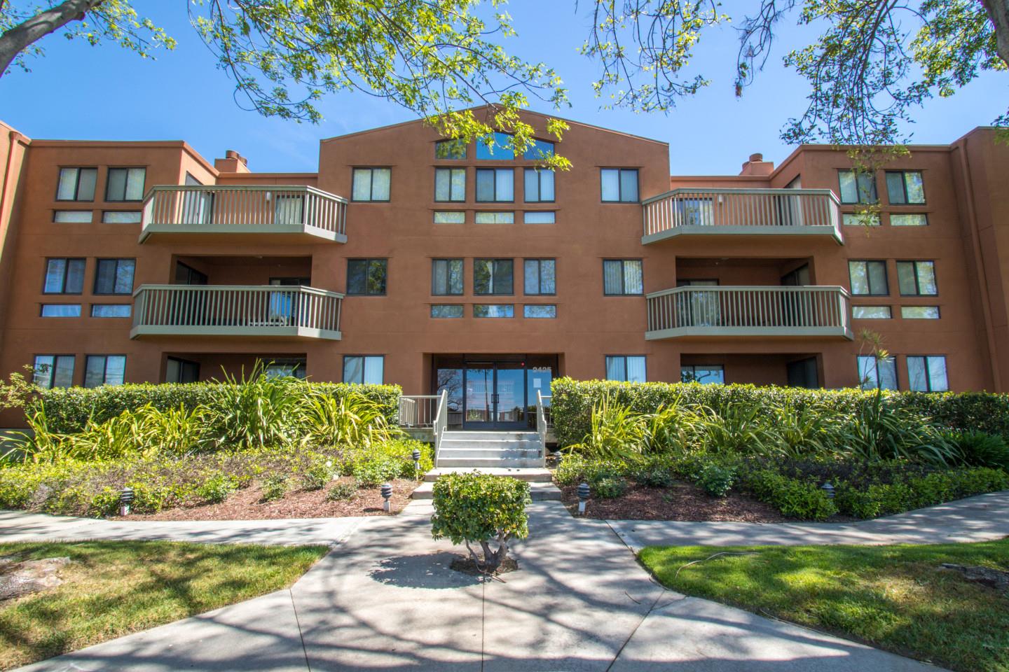 Detail Gallery Image 1 of 1 For 2425 S Norfolk St #105,  San Mateo,  CA 94403 - 1 Beds | 1 Baths