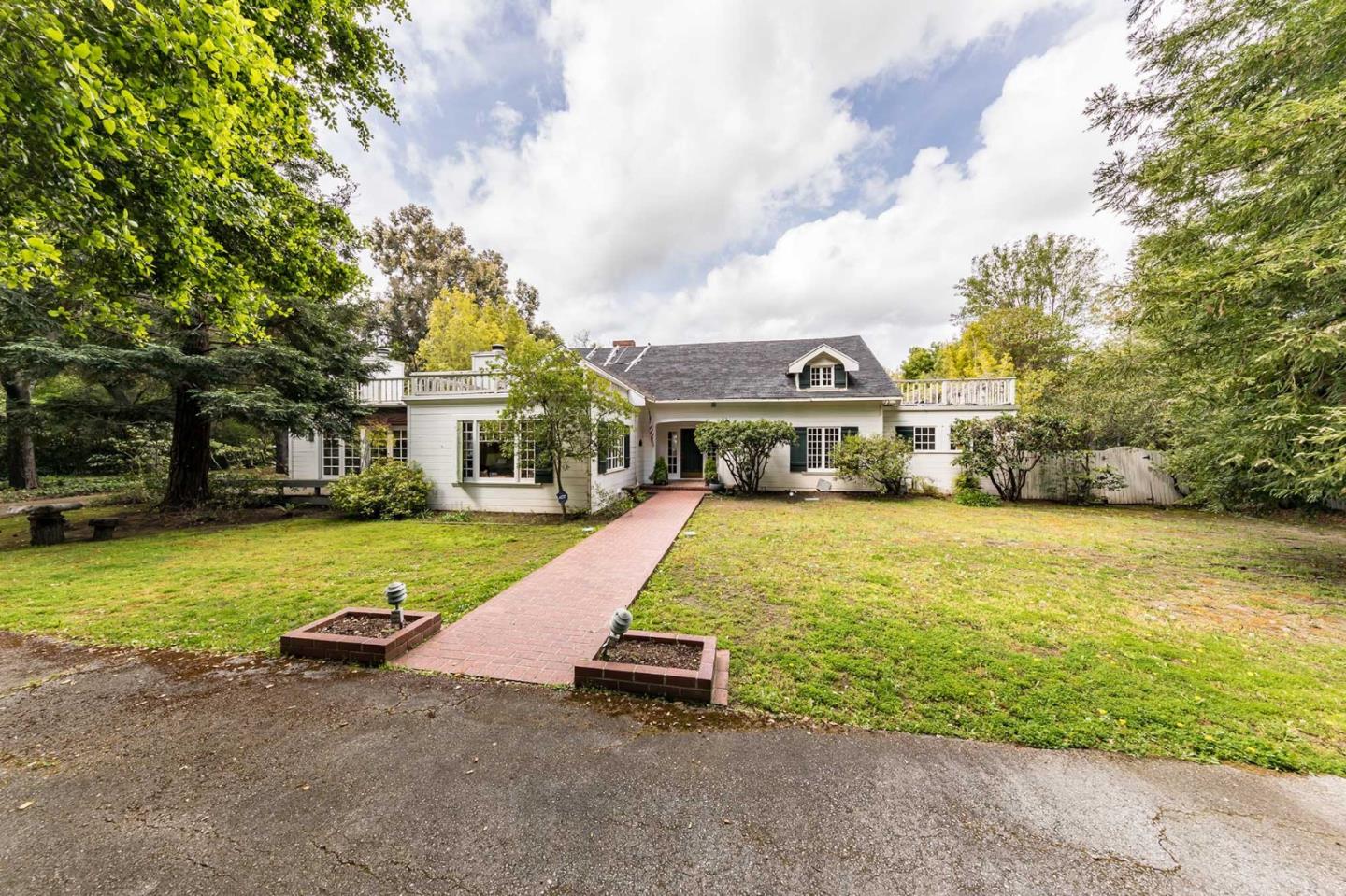 226 Park LN, Atherton, CA 94027 Sotheby's International Realty, Inc.