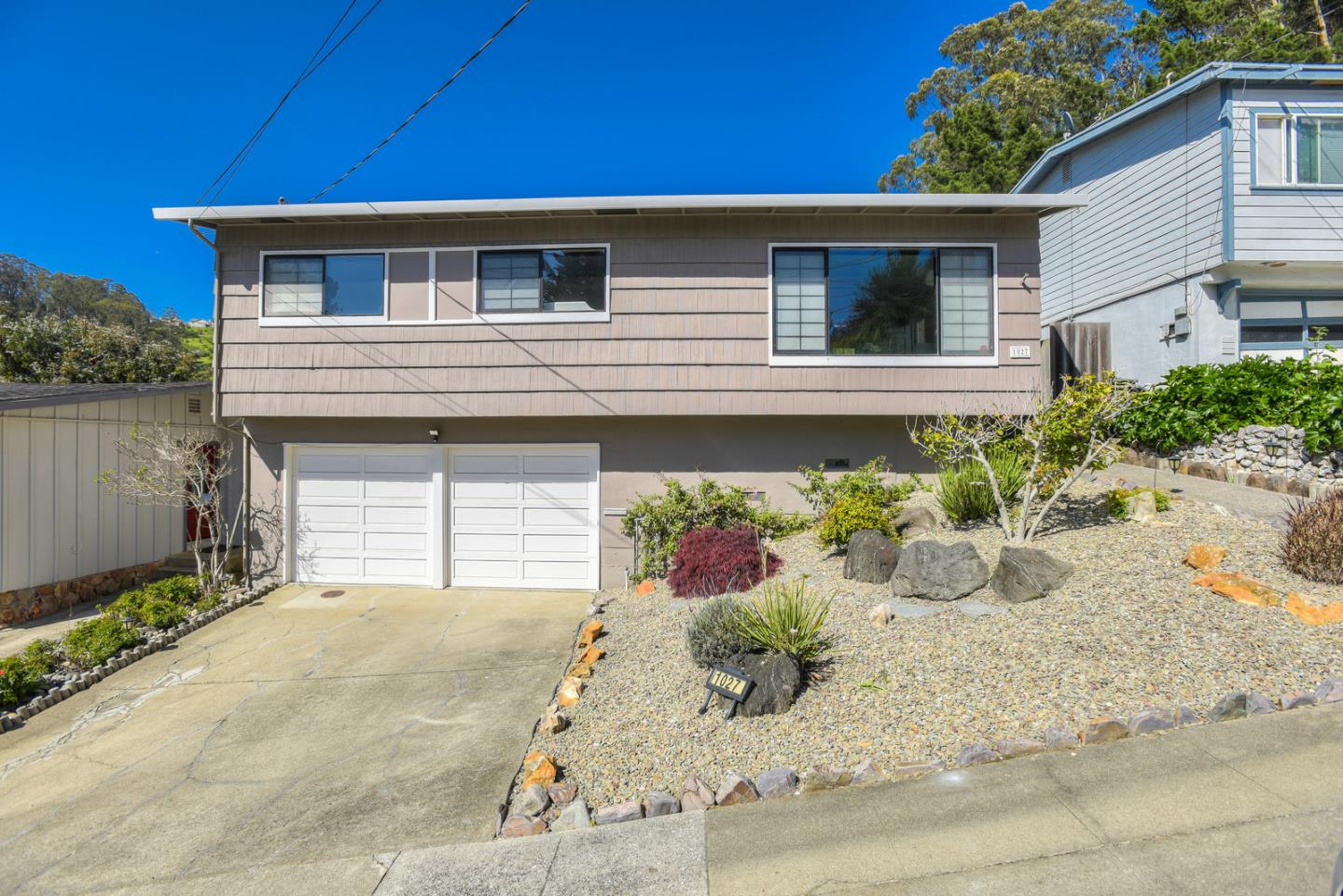 1027 Zamora Dr, Pacifica, CA 94044 3 Beds 2 Baths (Sold