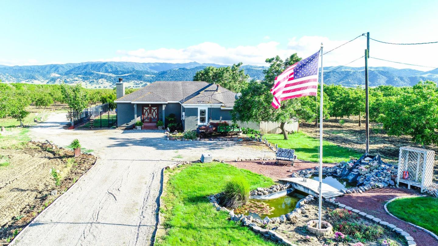 853 Olympia Ave, San Juan Bautista, CA 95045 3 Beds 1 Baths (Sold