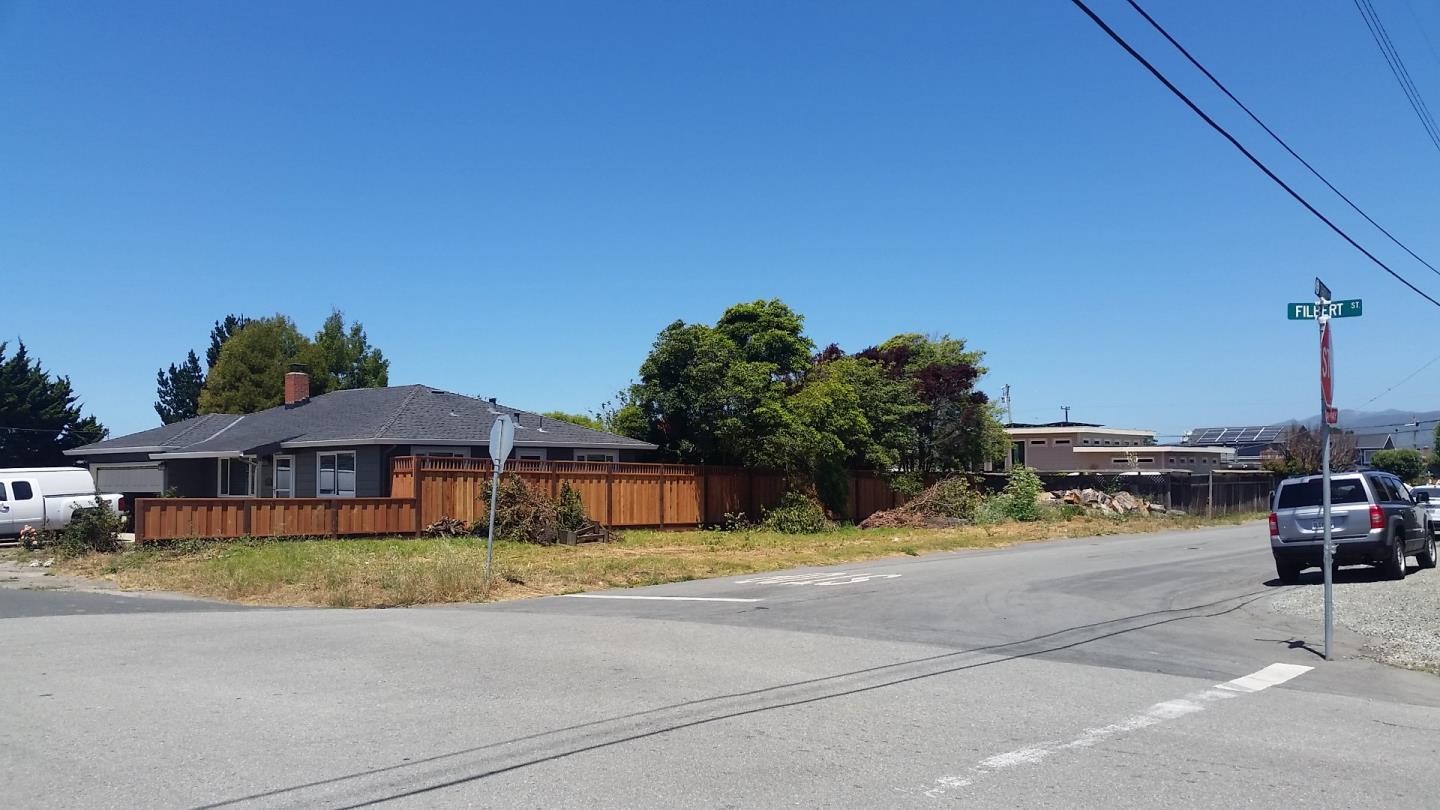Photo of 495 Filbert St in Half Moon Bay, CA