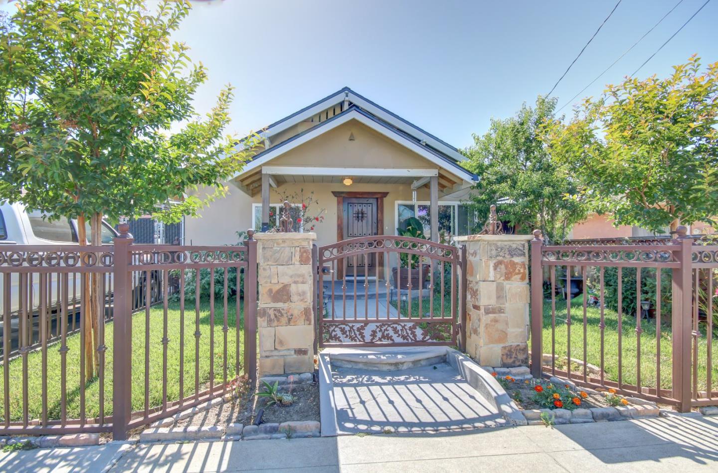 118 Sally St, Hollister, CA 95023 3 Beds 1 Baths (Sold