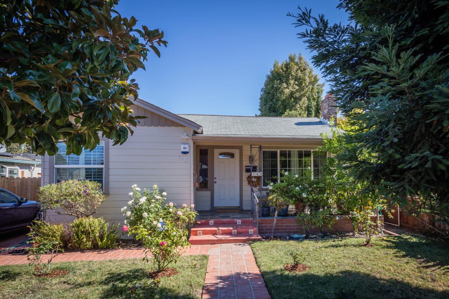 743 Hudson St, Redwood City, CA 94061 - 2 Beds | 2 Baths (Sold