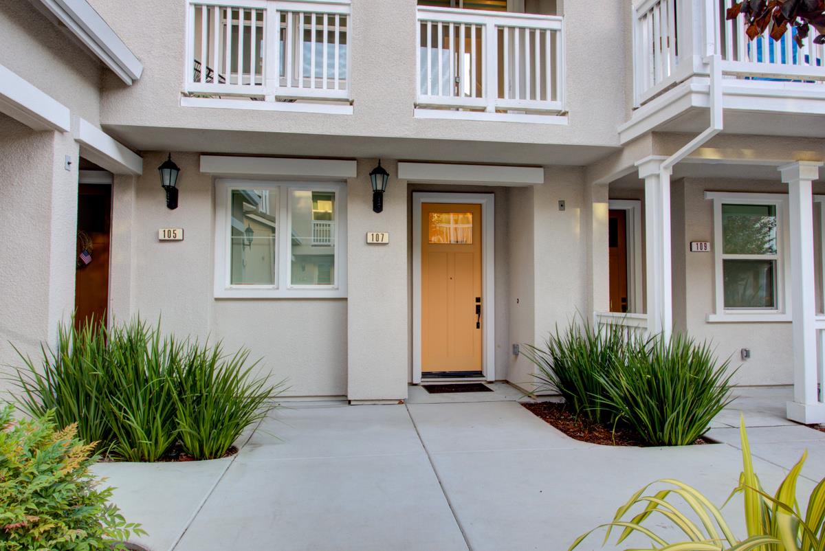 Detail Gallery Image 1 of 1 For 107 Maidenhair Ter, Sunnyvale,  CA 94086 - 2 Beds | 2/1 Baths