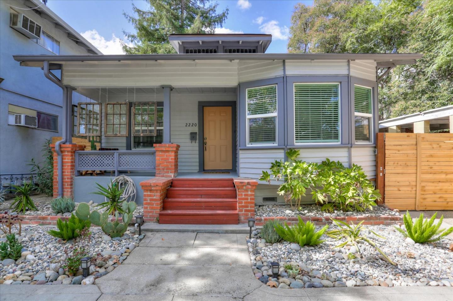 2220 33rd St, Sacramento, CA 95817 2 Beds 1 Baths (Sold