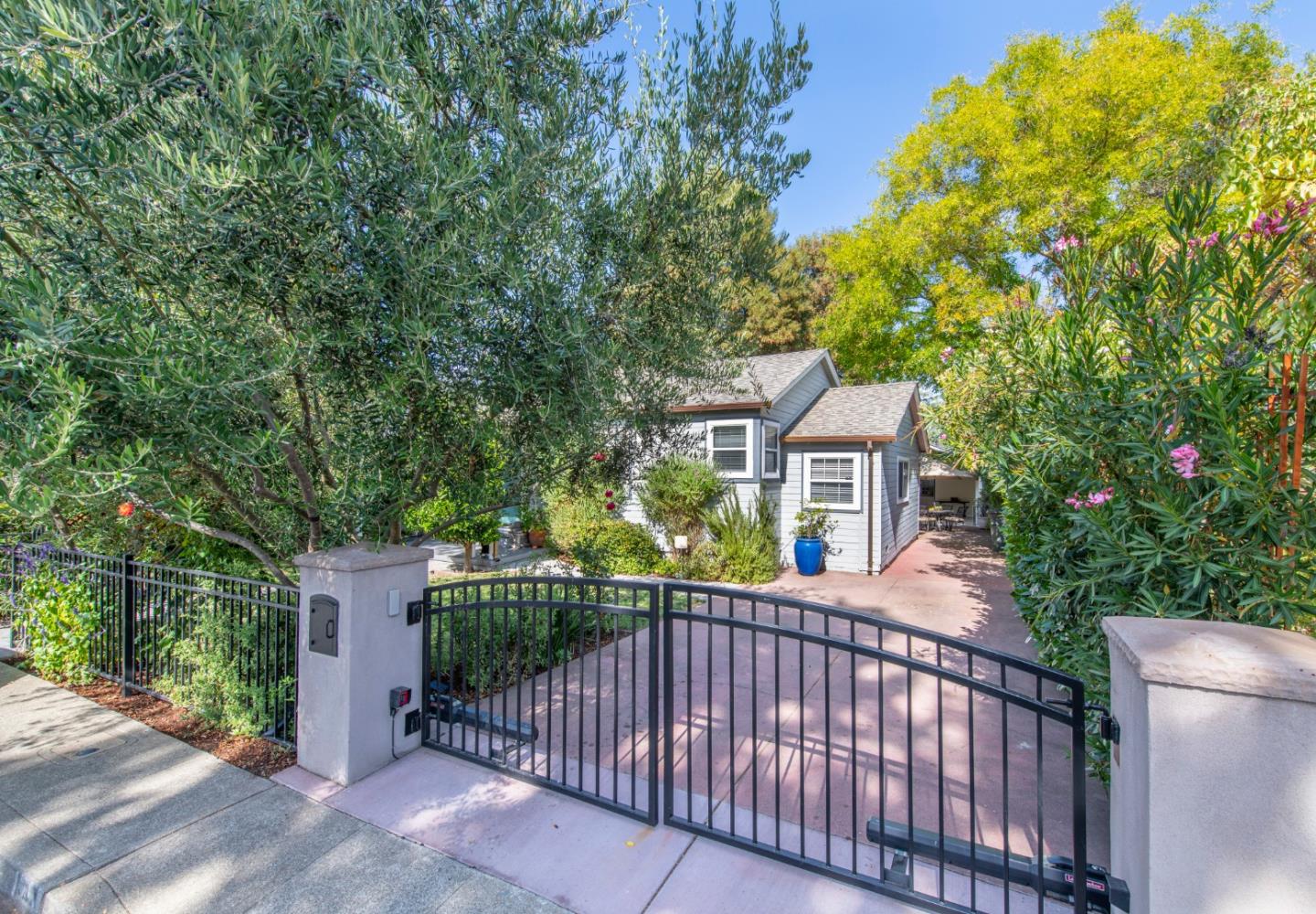 175 Orchard Ave, Redwood City, CA 94061 2 Beds 1 Baths (Sold