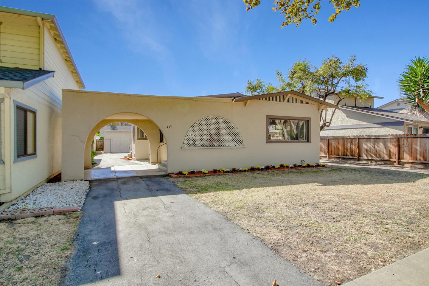 437 6th St, Hollister, CA 95023 3 Beds 1/1 Baths (Sold