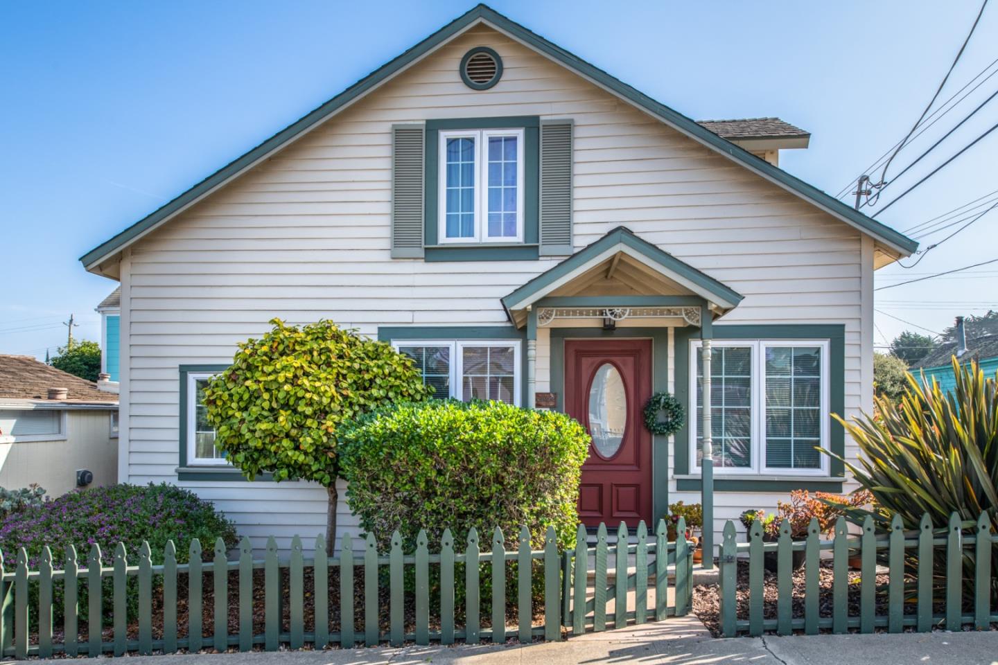 Detail Gallery Image 1 of 1 For 690 Laurel Ave, Pacific Grove,  CA 93950 - 2 Beds | 1/1 Baths