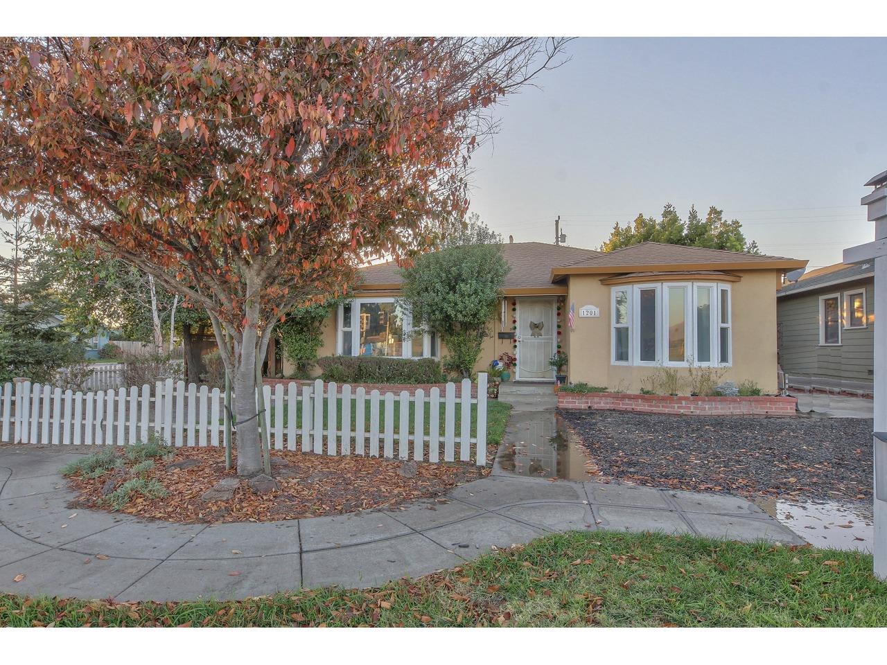 Detail Gallery Image 1 of 1 For 1201 Tyler St, Salinas,  CA 93906 - 3 Beds | 1/1 Baths
