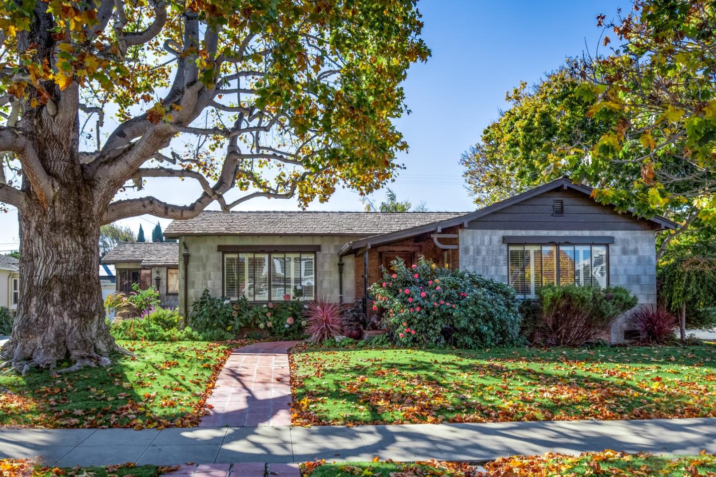 Detail Gallery Image 1 of 1 For 2 El Paso Pl, Salinas,  CA 93901 - 3 Beds | 3 Baths