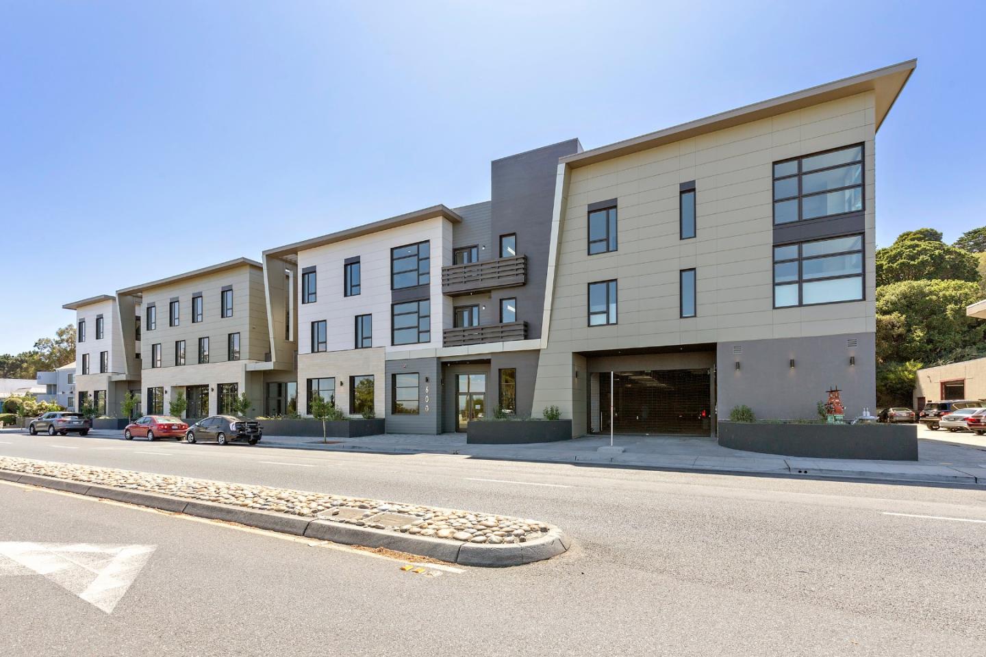 Detail Gallery Image 1 of 1 For 600 El Camino Real #213,  Belmont,  CA 94002 - 2 Beds | 2 Baths