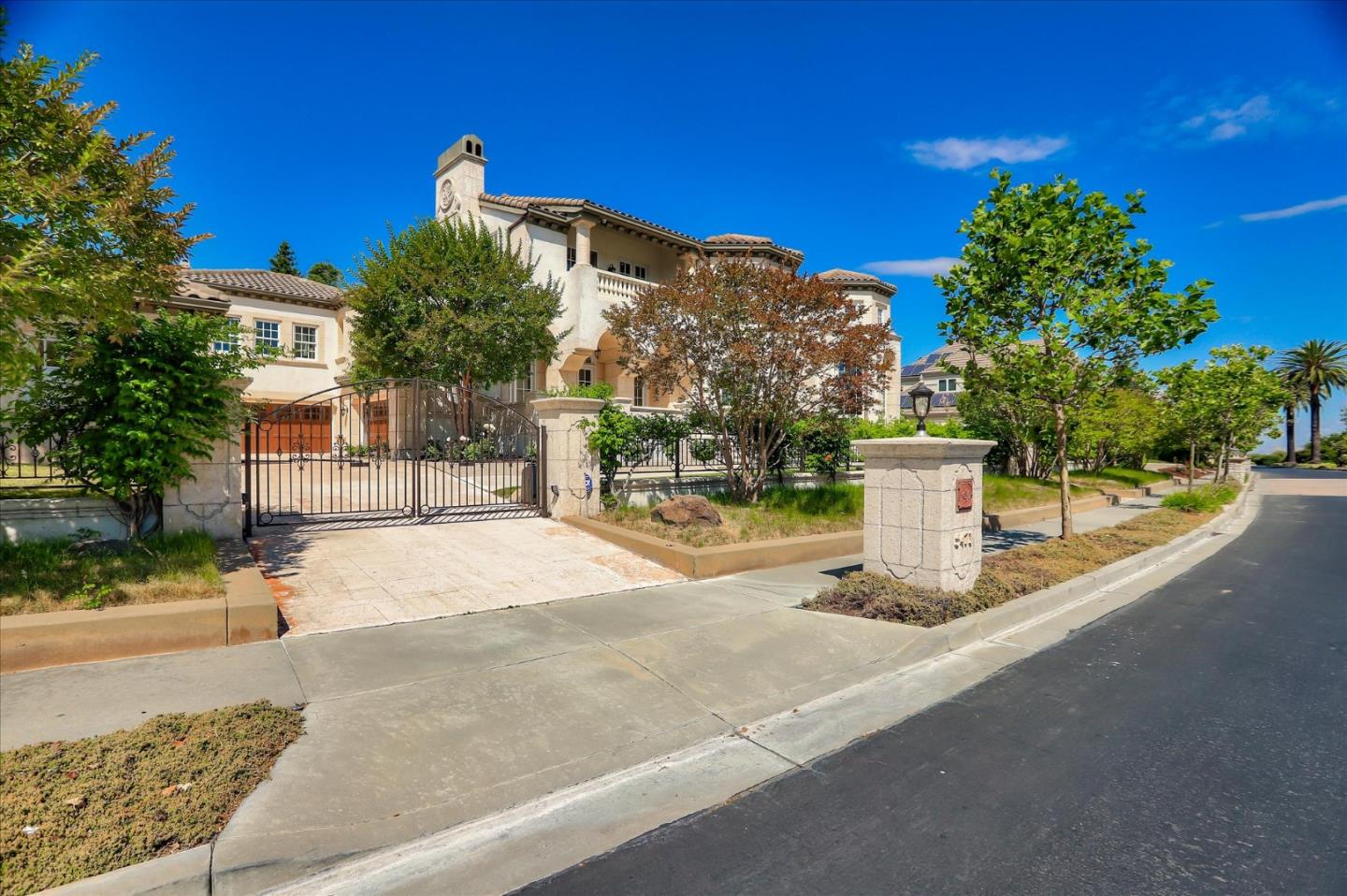 5471 Country Club Pkwy, San Jose, CA 95138 5 Beds 4/1 Baths (Active