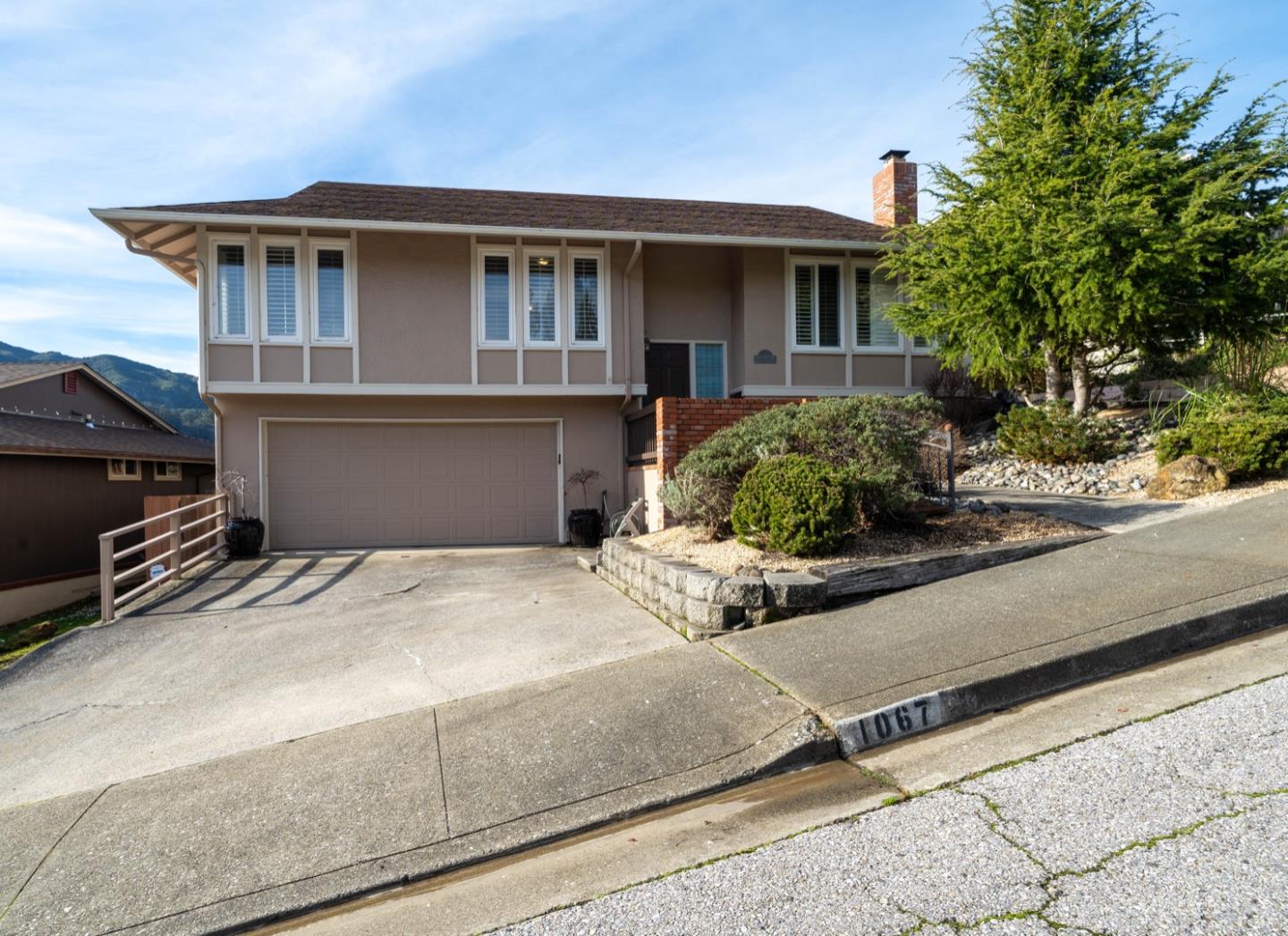 1067 Park Pacifica Ave, Pacifica, CA 94044 3 Beds 2/1 Baths (Sold) ML81778524 MLSL