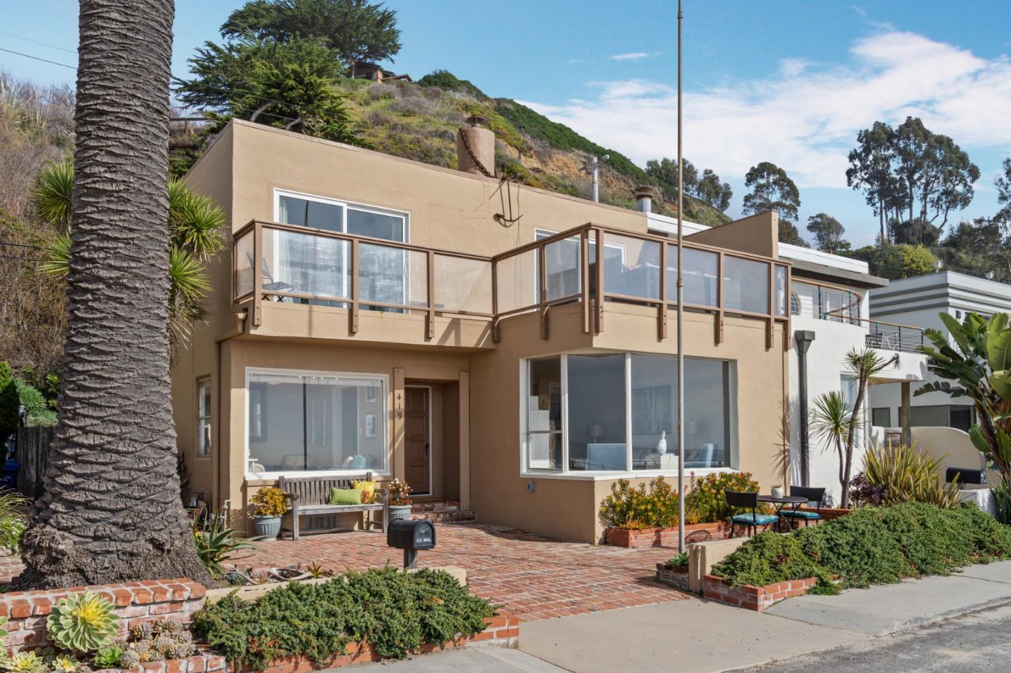 419 Beach Dr, Aptos, CA 95003 2 Beds 1/1 Baths (Sold) ML81780917