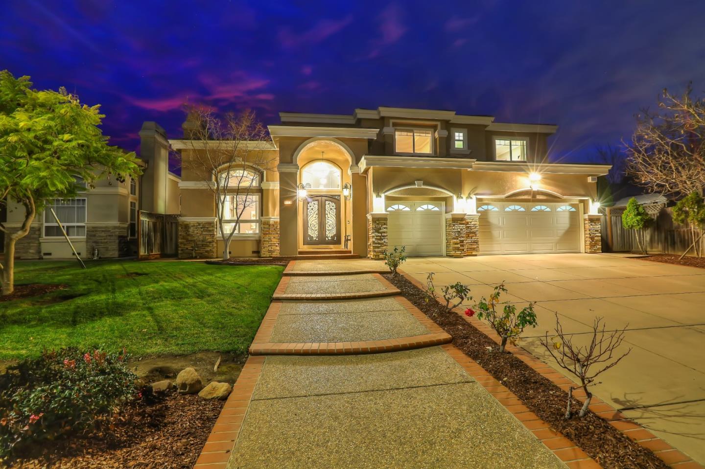 10121 Camino Vista Dr, Cupertino, CA 95014 6 Beds 4/1 Baths (Sold