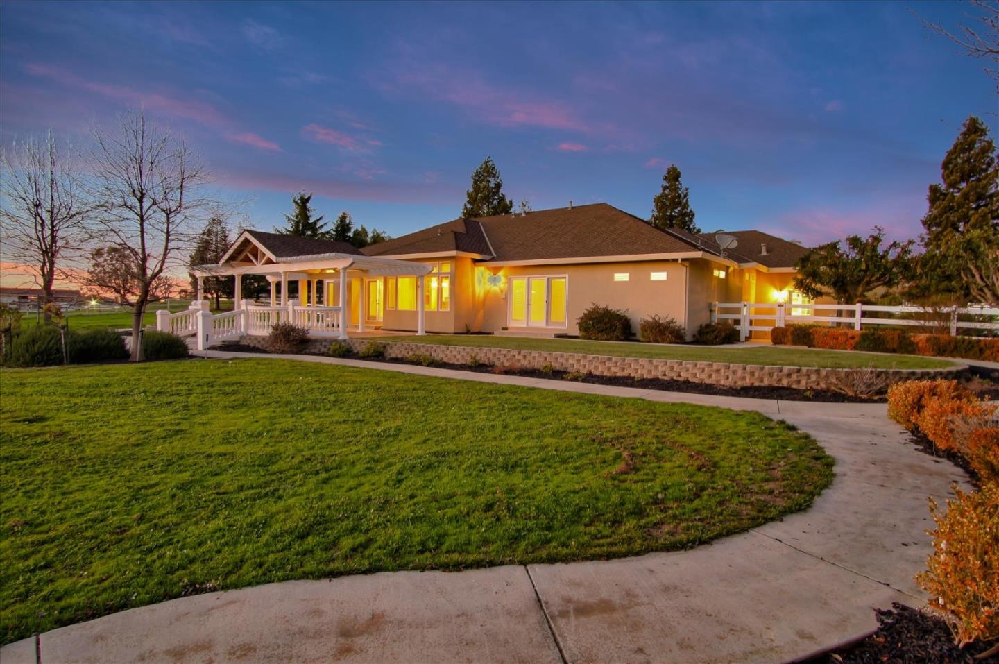 5624 Sundown Ln, Tres Pinos, CA 95075 4 Beds 2/1 Baths (Contingent