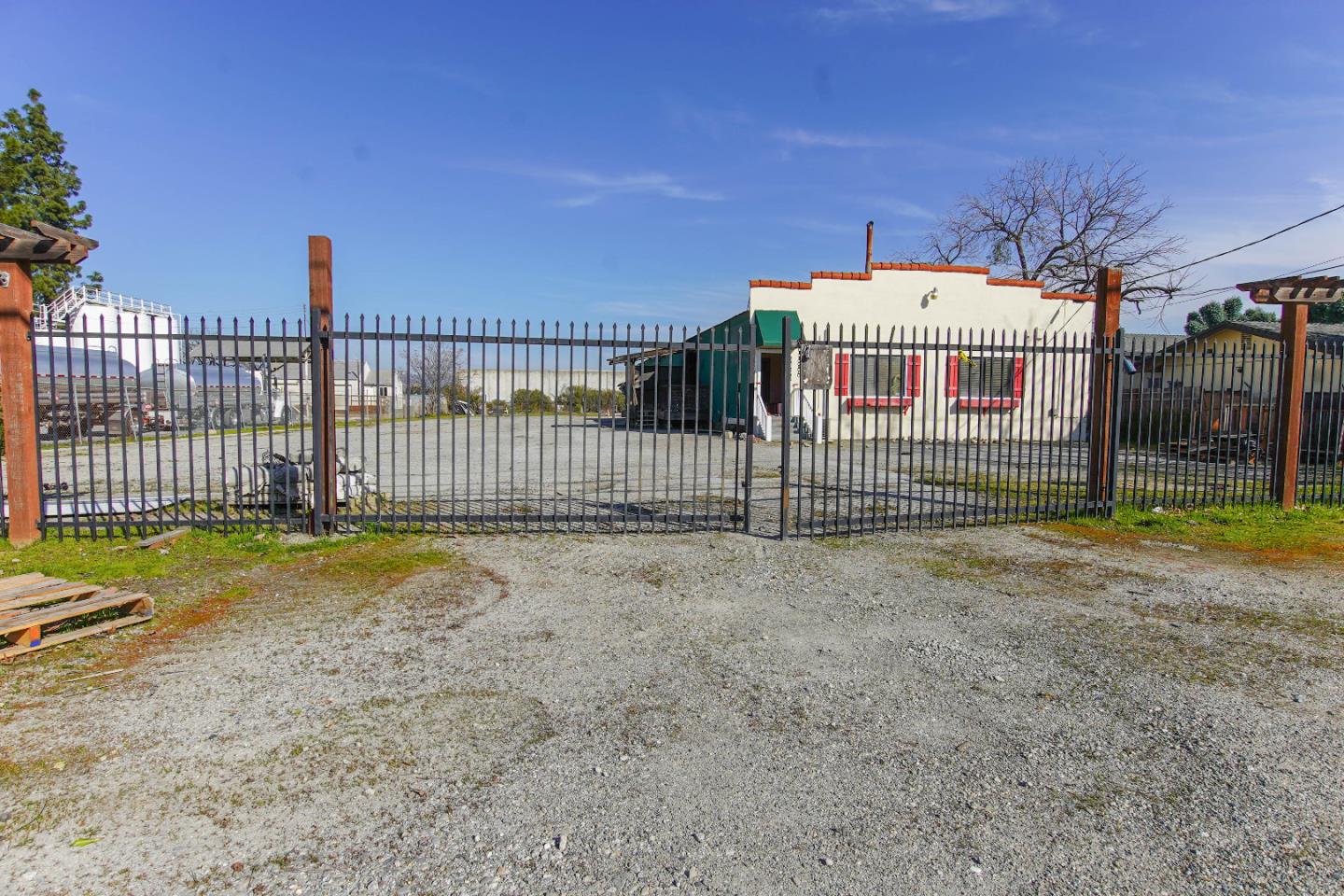 6380 Monterey Road, GILROY, California 95020, ,Comm Industrial For Sale,For Sale,Monterey Road,40963119