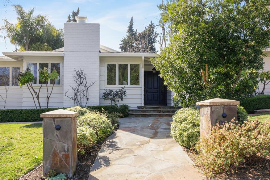 Detail Gallery Image 1 of 1 For 1055 Cascade Dr, Menlo Park,  CA 94025 - 4 Beds | 2/1 Baths