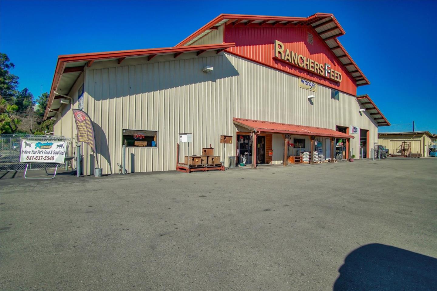 354 1st Street, HOLLISTER, California 95023, ,Comm Industrial For Sale,For Sale,1st Street,40963438