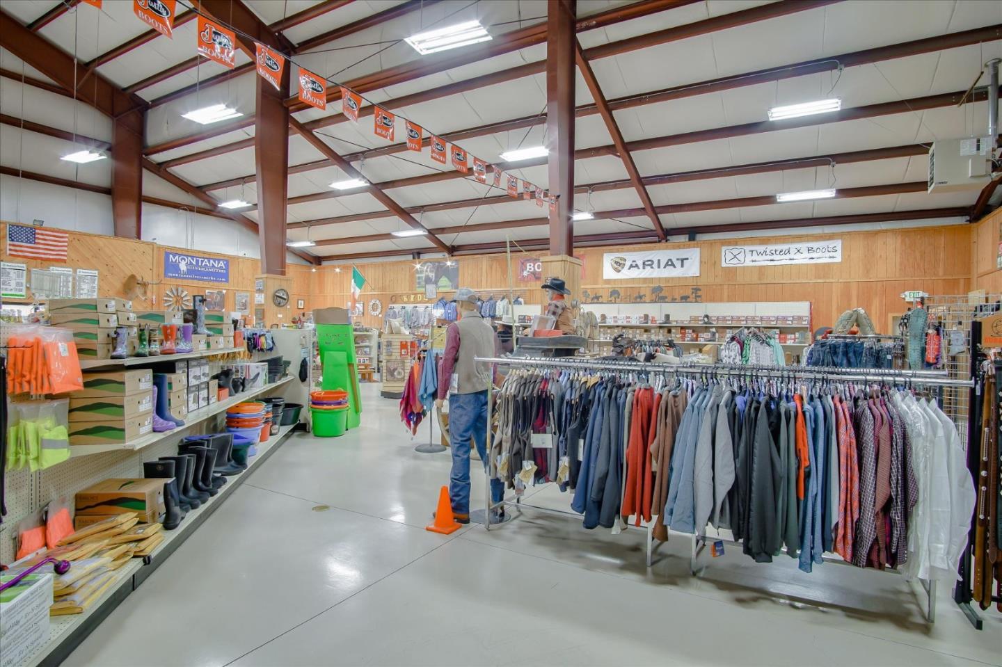 354 1st Street, HOLLISTER, California 95023, ,Comm Industrial For Sale,For Sale,1st Street,40963438