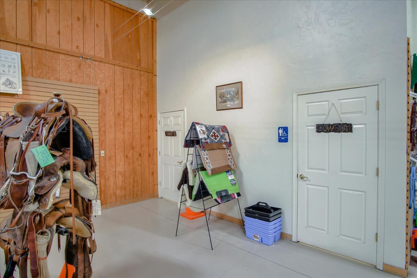 354 1st Street, HOLLISTER, California 95023, ,Comm Industrial For Sale,For Sale,1st Street,40963438