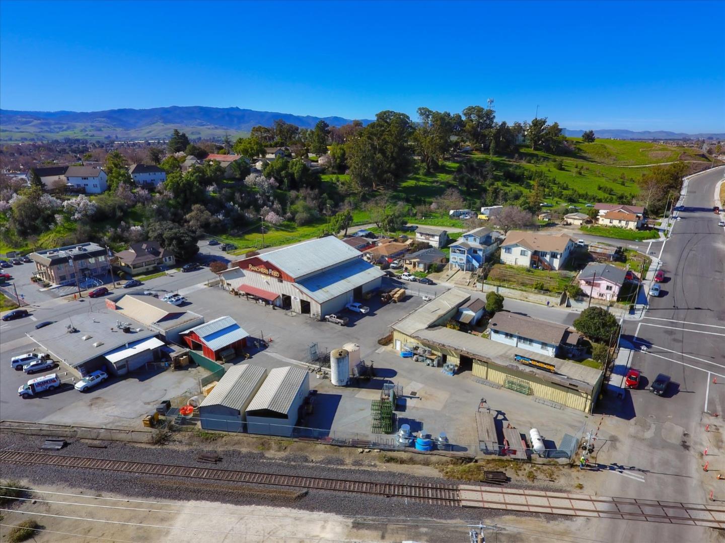 354 1st Street, HOLLISTER, California 95023, ,Comm Industrial For Sale,For Sale,1st Street,40963438