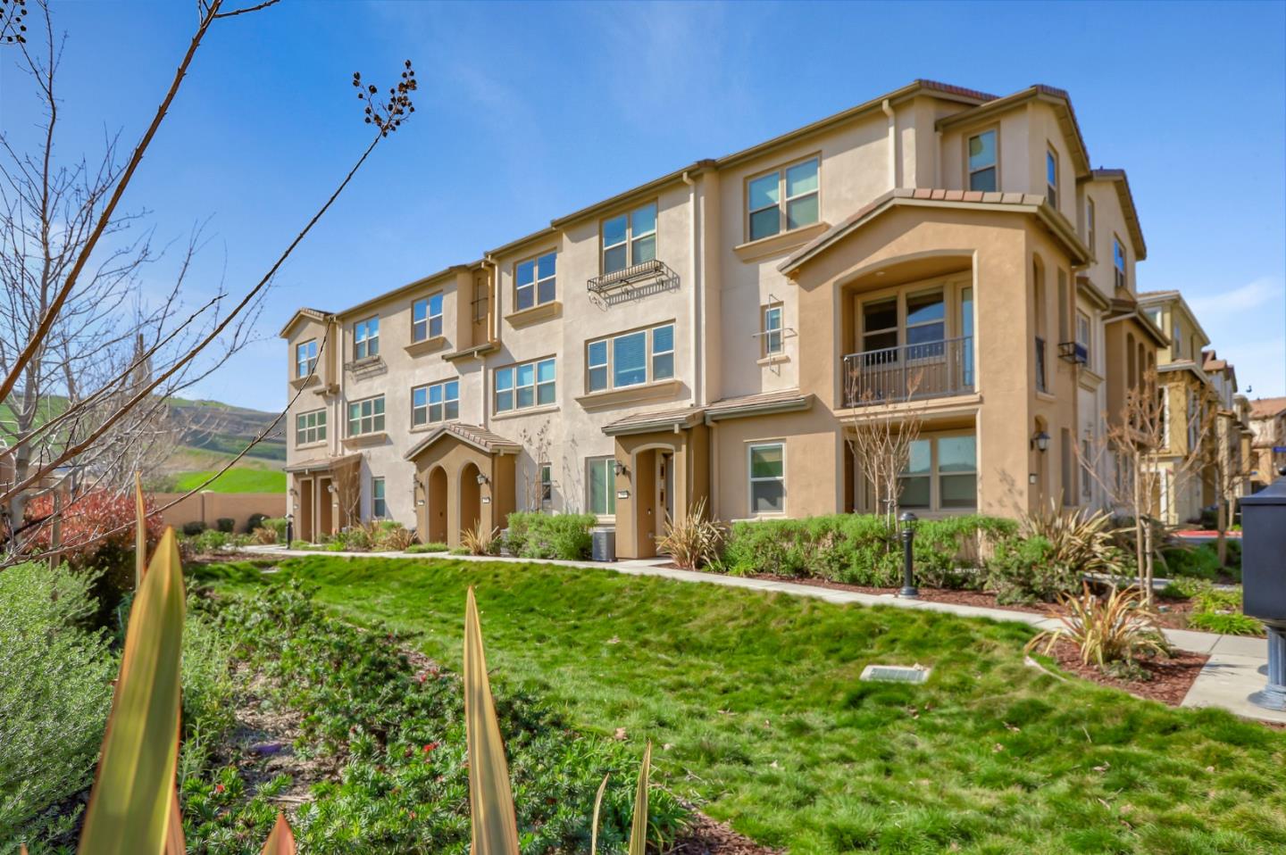 230 Rosarno Ct, San Jose, CA 95111 2 Beds 2/1 Baths (Sold