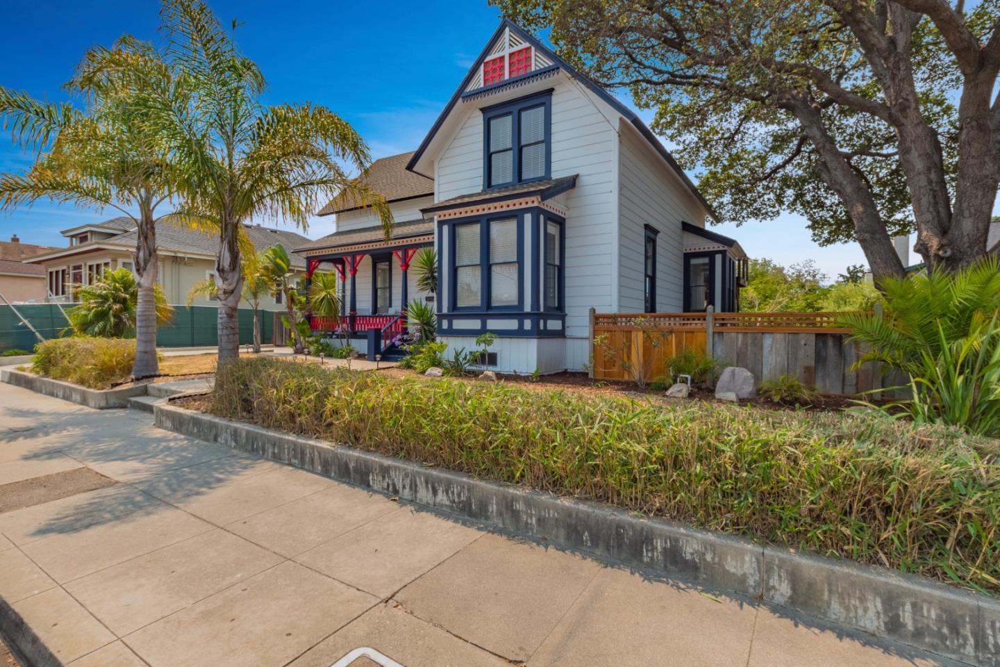 Detail Gallery Image 1 of 1 For 615 Seabright Ave, Santa Cruz,  CA 95062 - 4 Beds | 3 Baths