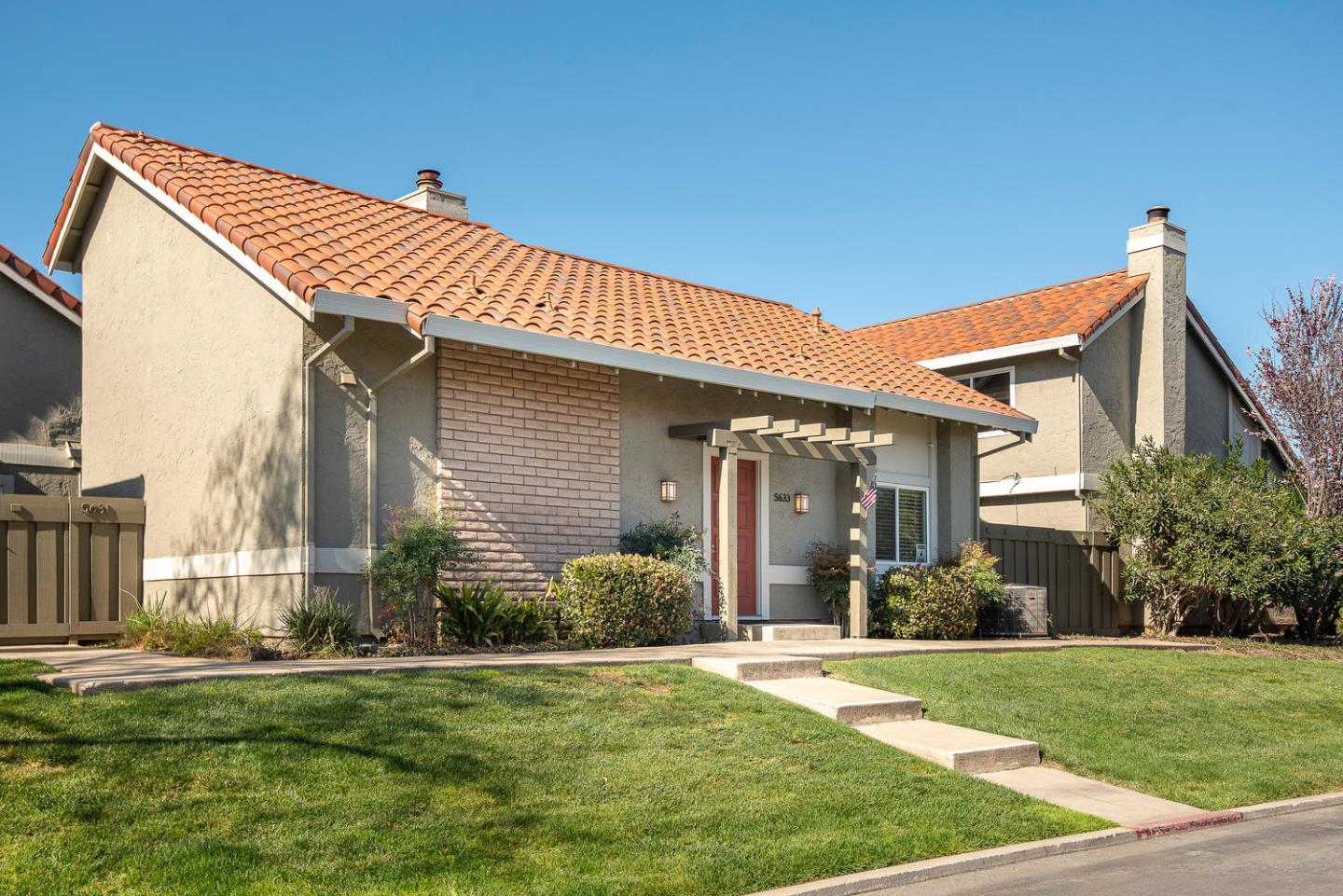 Detail Gallery Image 1 of 1 For 5633 Bluegrass Ln, San Jose,  CA 95118 - 2 Beds | 2 Baths