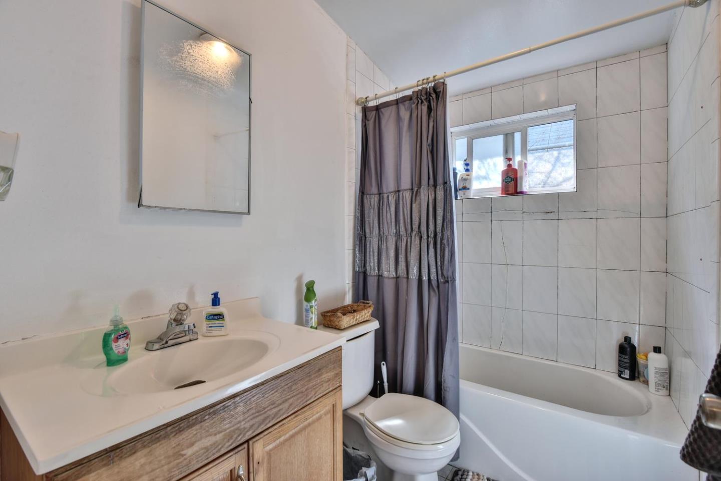 548 105th Avenue, OAKLAND, California 94603, ,Comm Ri Multi-units 5+,For Sale,105th Avenue,ML81786442