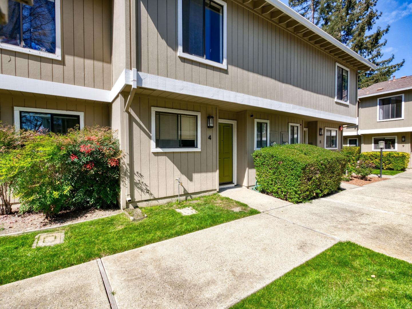 956 Bonita Ave 4, Mountain View, CA 94040 2 Beds 1/1 Baths (Sold