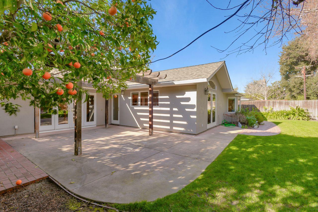 40 Willow RD, Menlo Park, CA 94025 Sotheby's International Realty, Inc.