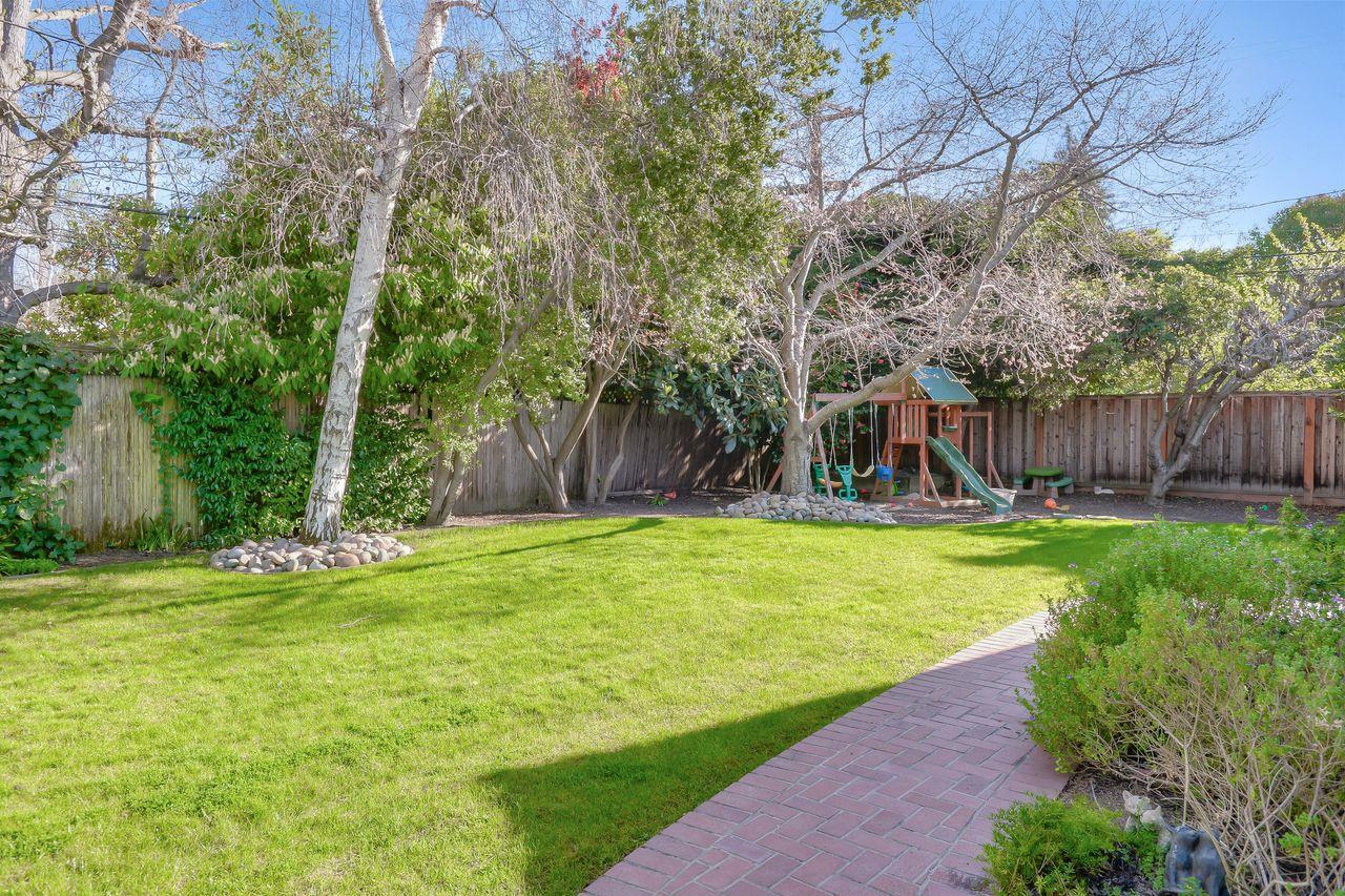 40 Willow RD, Menlo Park, CA 94025 Sotheby's International Realty, Inc.