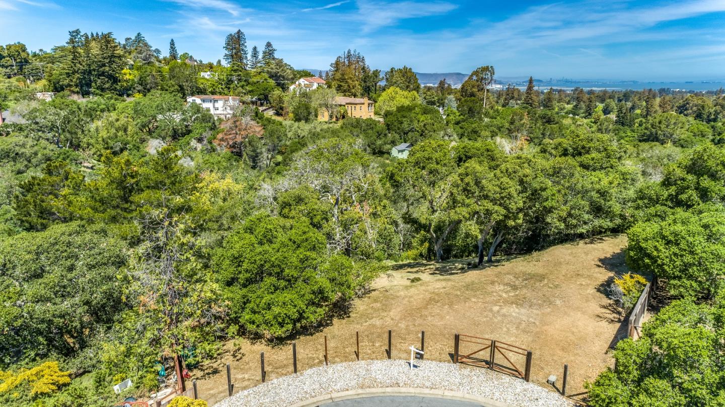 35 Victor Park Lane, HILLSBOROUGH, California 94010, ,Lots And Land,For Sale,Victor Park Lane,40963365