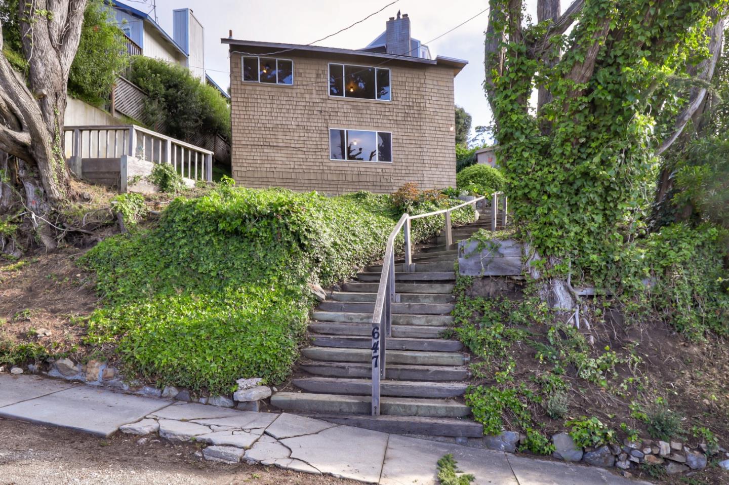 647 Francisco St, El Granada, CA 94018 1 Beds 1 Baths (Sold