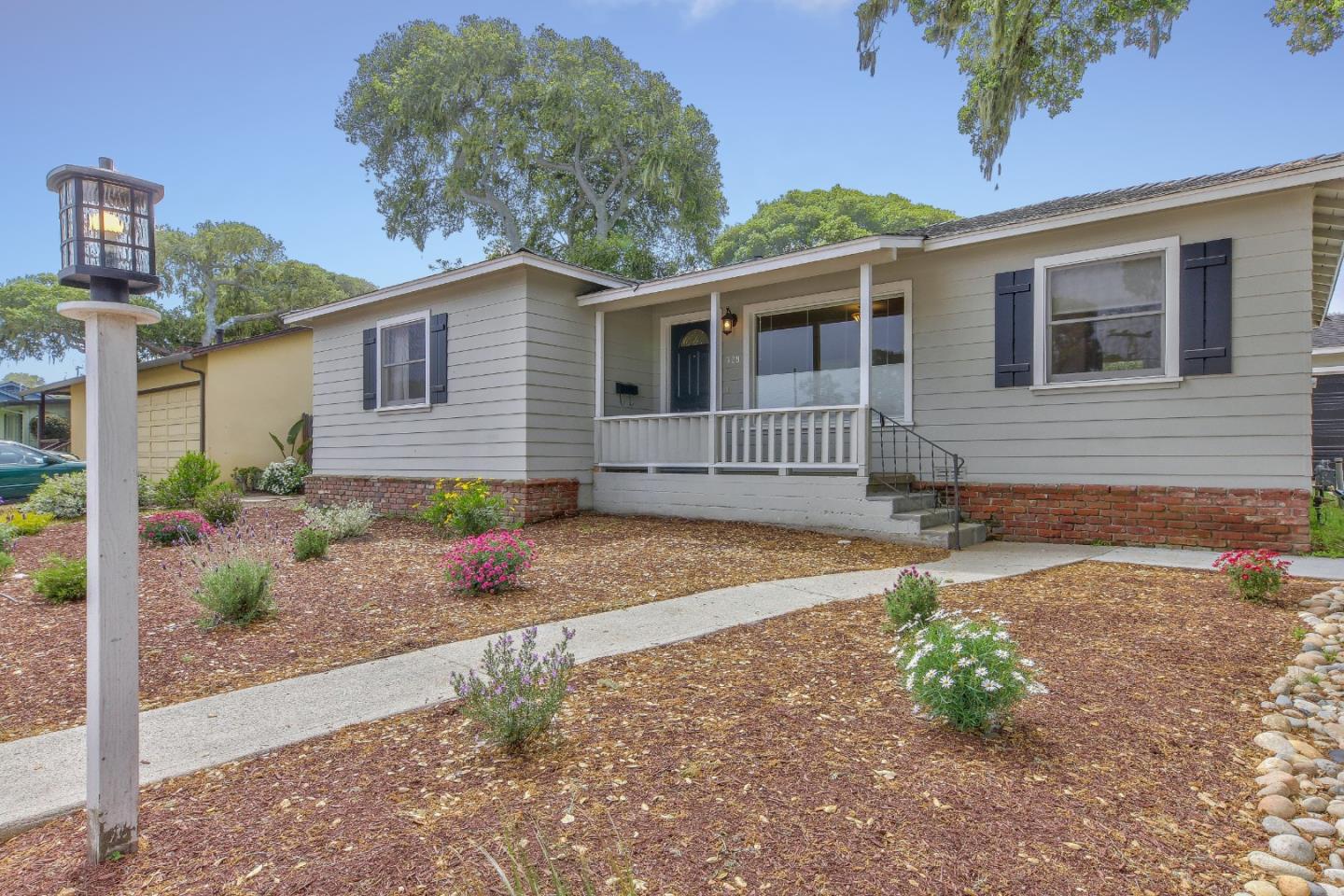 729 Hillcrest Ave, Pacific Grove, CA 93950 2 Beds 1 Baths (Sold