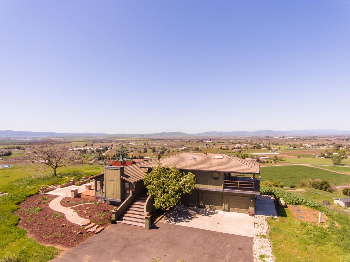 1100 Comstock Rd, Hollister, CA 95023 4 Beds 3 Baths (Sold